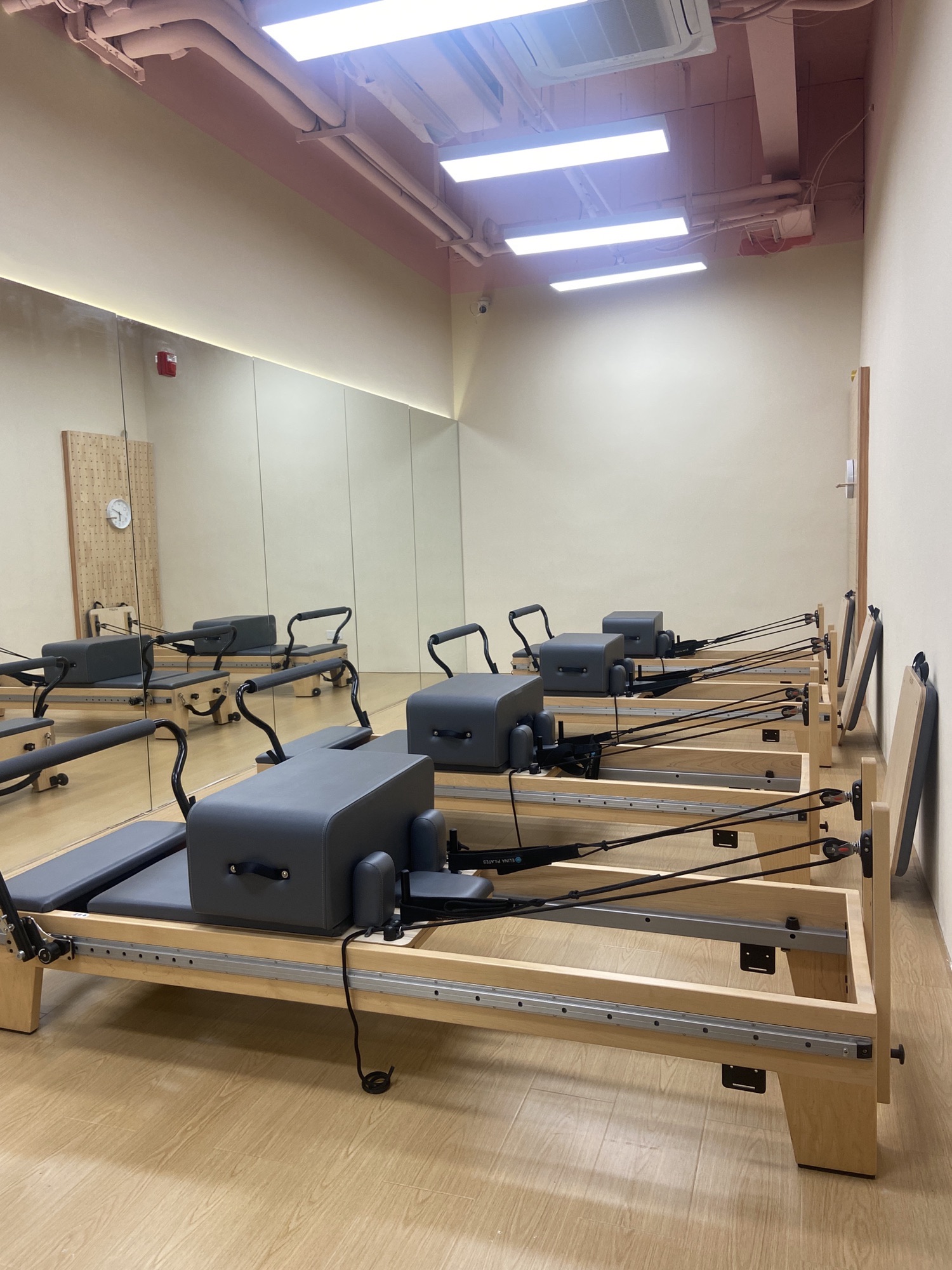 场地封面-霖瑜伽·普拉提(西子丁兰广场店)