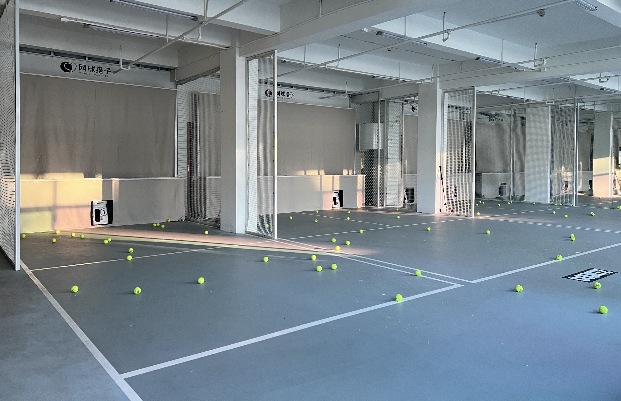 场地封面-网球搭子室内发球机学练馆(八卦岭店)