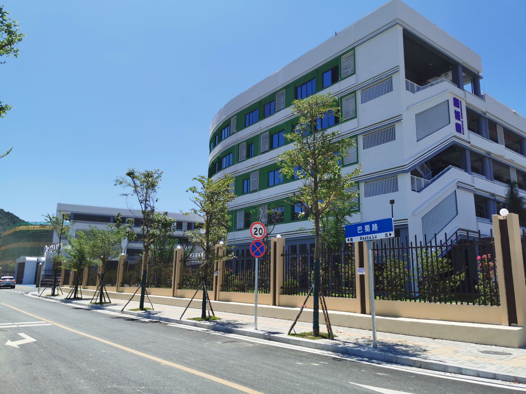 三亚市迎宾路中段学校(建设中)