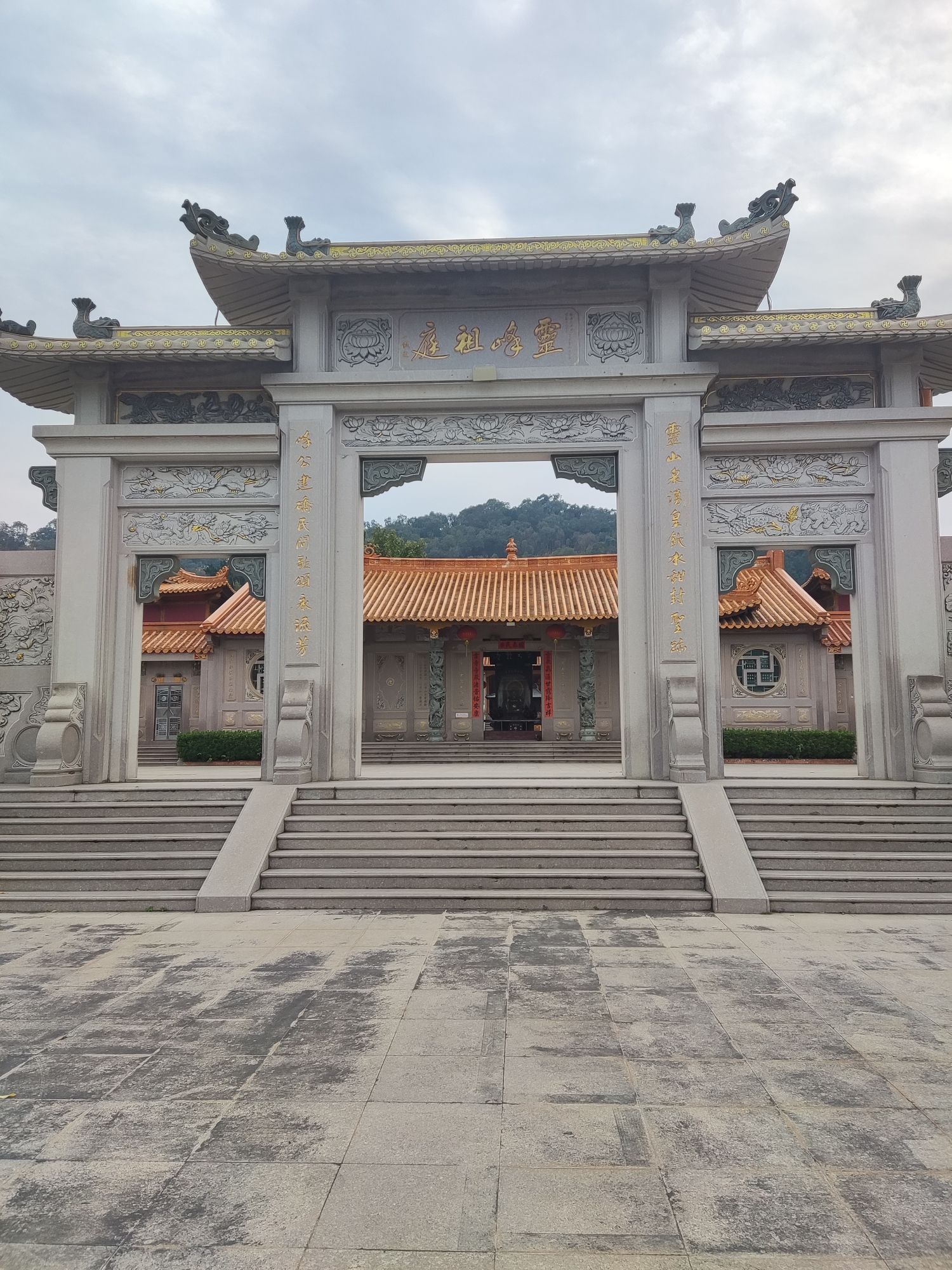 灵泉古寺实景照片