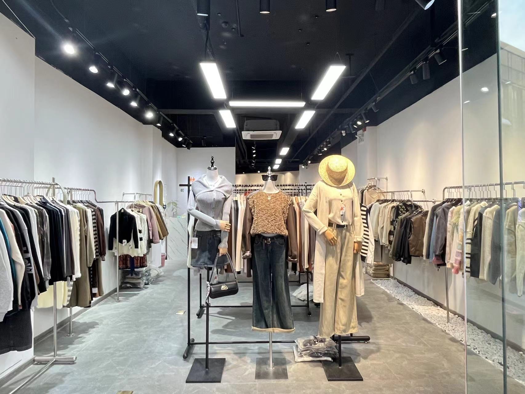 桔欢喜99自助女装仓储店