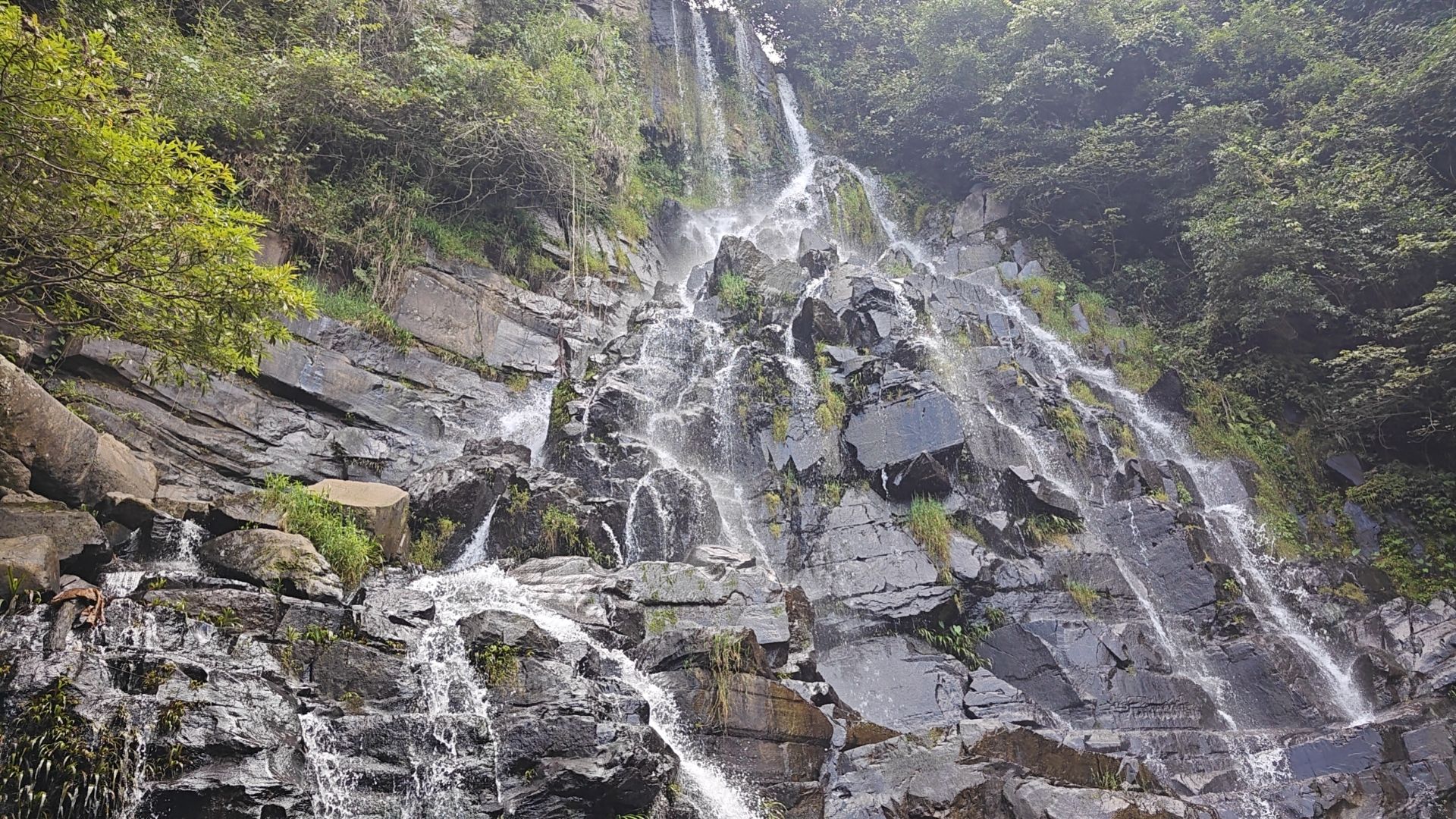 三妹瀑布旅行图片 2
