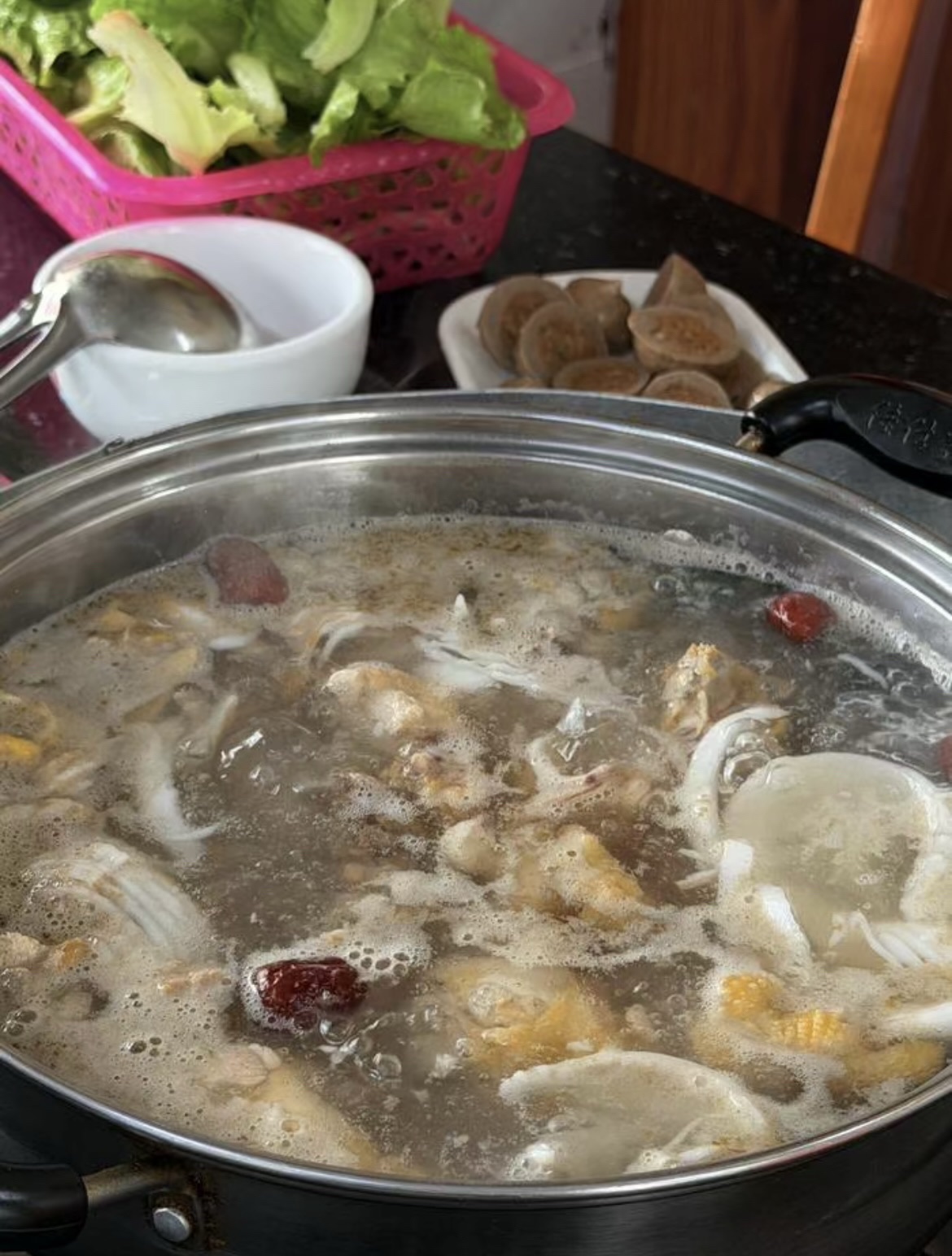 首家椰子煲山鸡+糟粕醋海鲜火锅