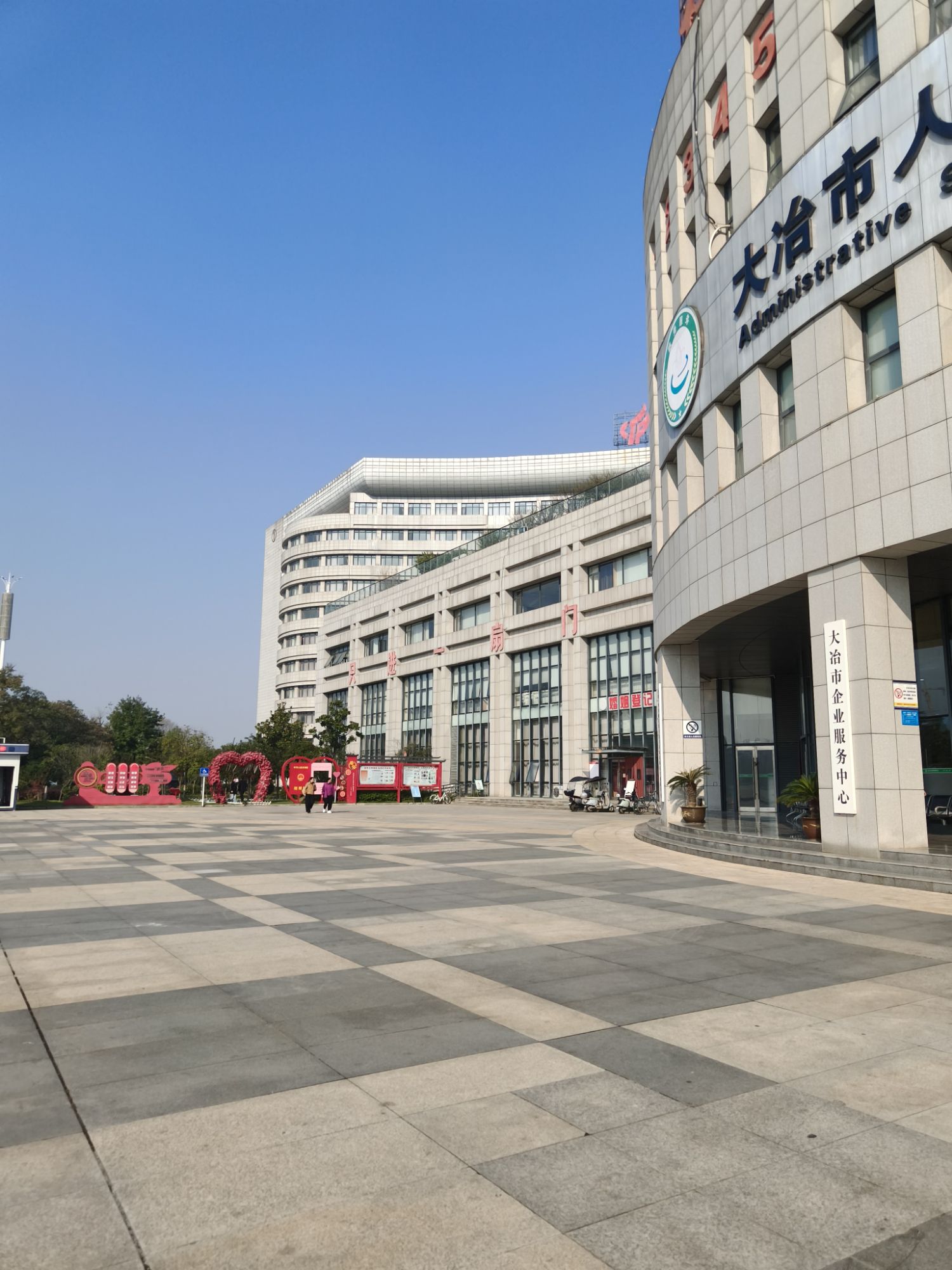 三个中心广场景点图片