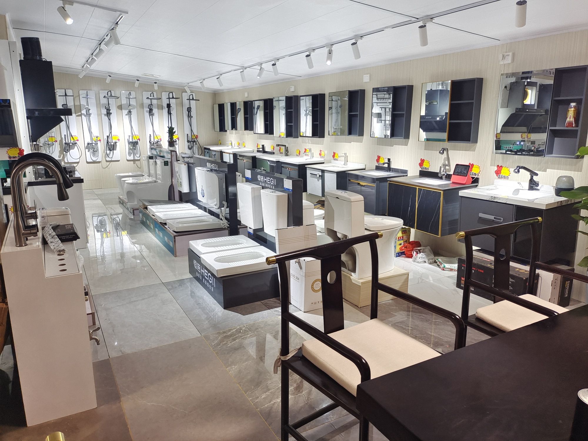 临高启跃厨卫批发店