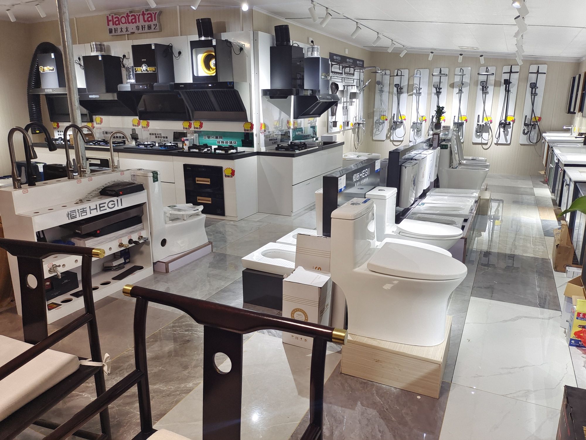 临高启跃厨卫批发店