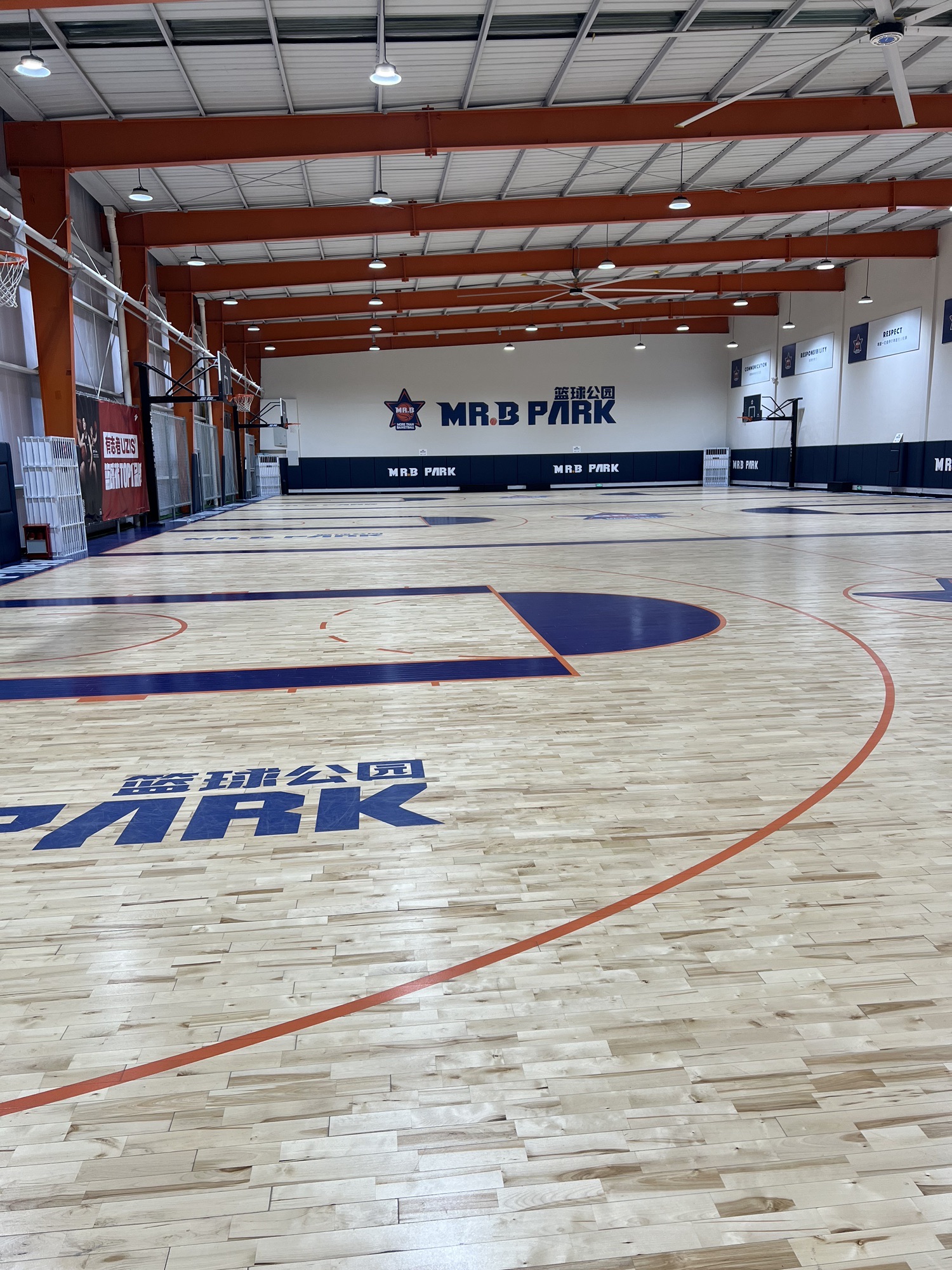 场地封面-MR.B篮球公园(九龙湖店)