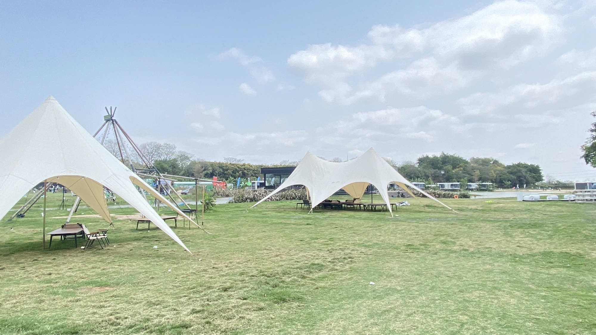 蒹葭苍苍田野露营地