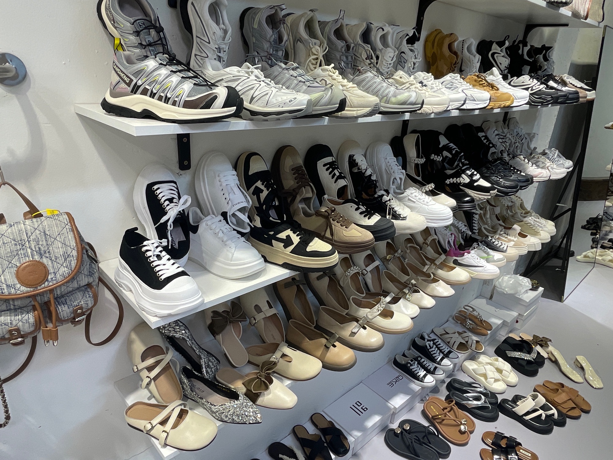 DL鞋包集合店