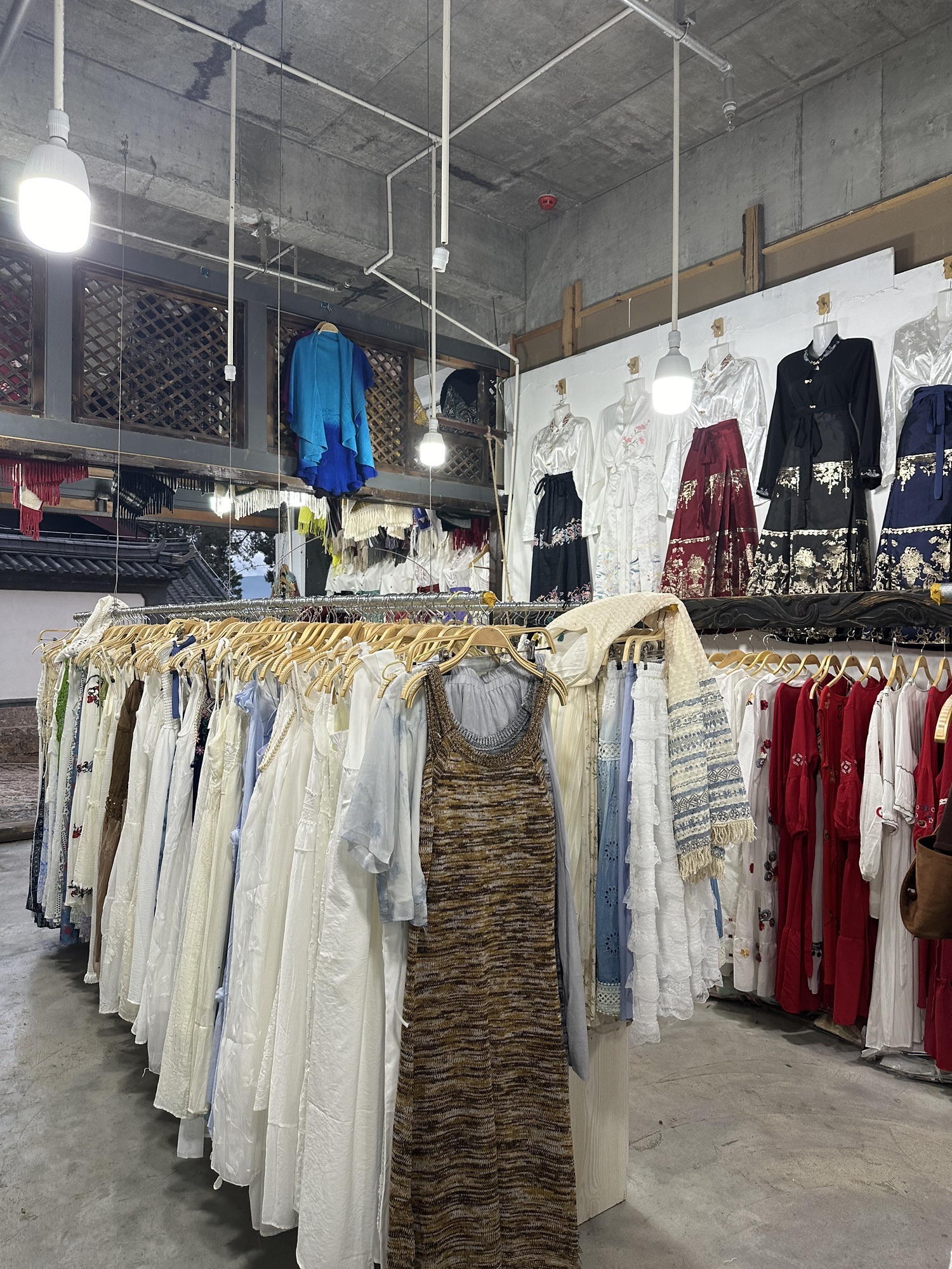 萍萍民族服装批发