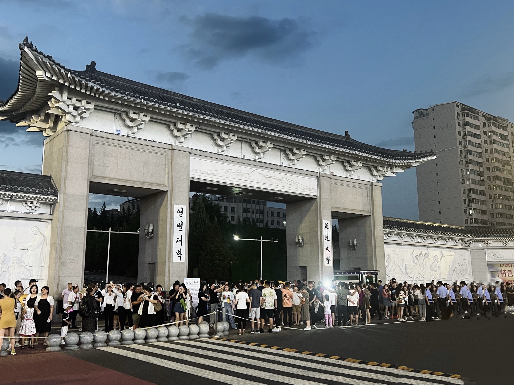 延边大学网红弹幕墙旅行图片 2