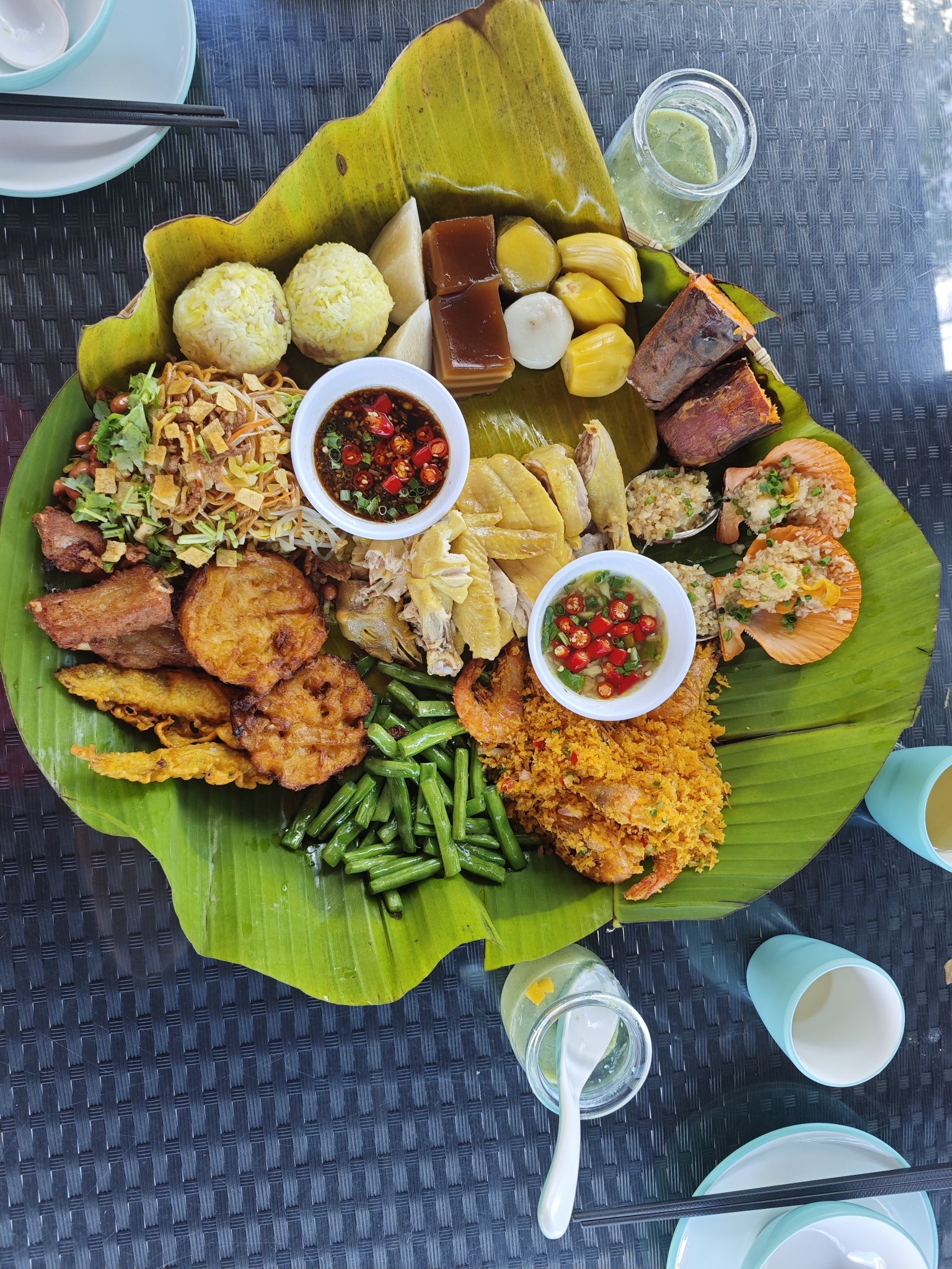 琼阿妹·文昌鸡簸箕宴(三亚湾店)