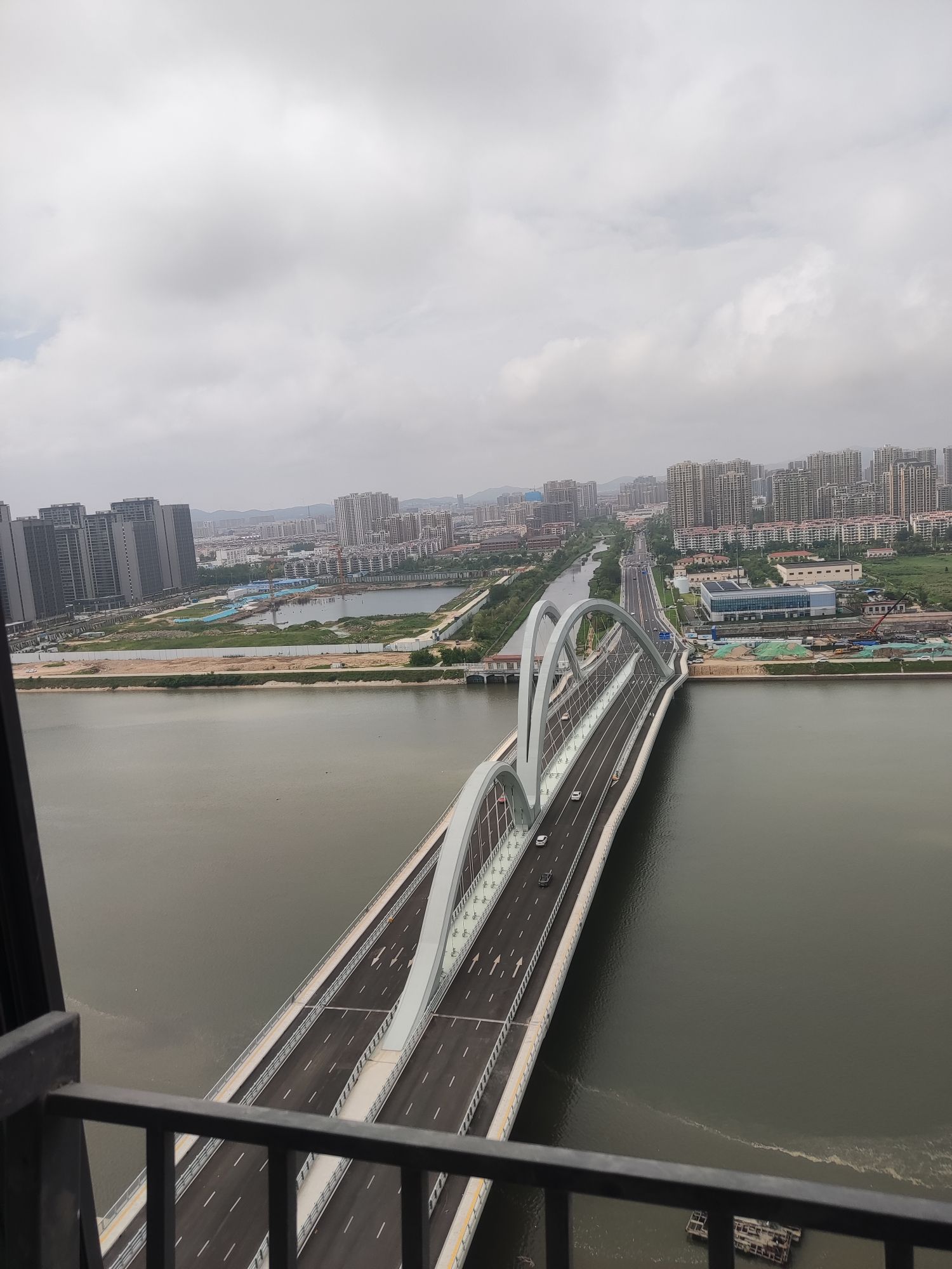 风河踏浪景观大桥