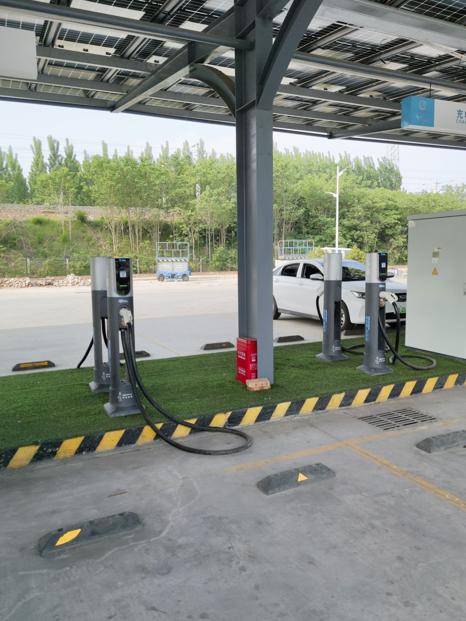 特来电汽车充电站(平顶山高新光储充生态充电站) - 申楼街道便民圈栖邻生活圈汽车服务服务点实景照片