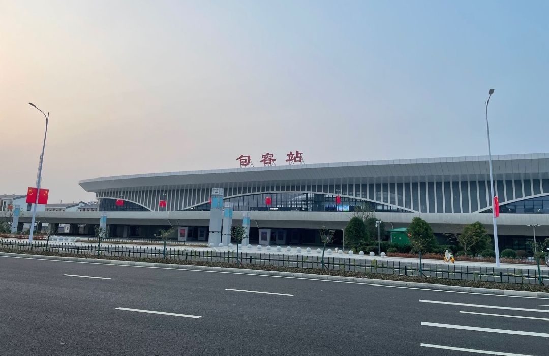 句容站(出站口)