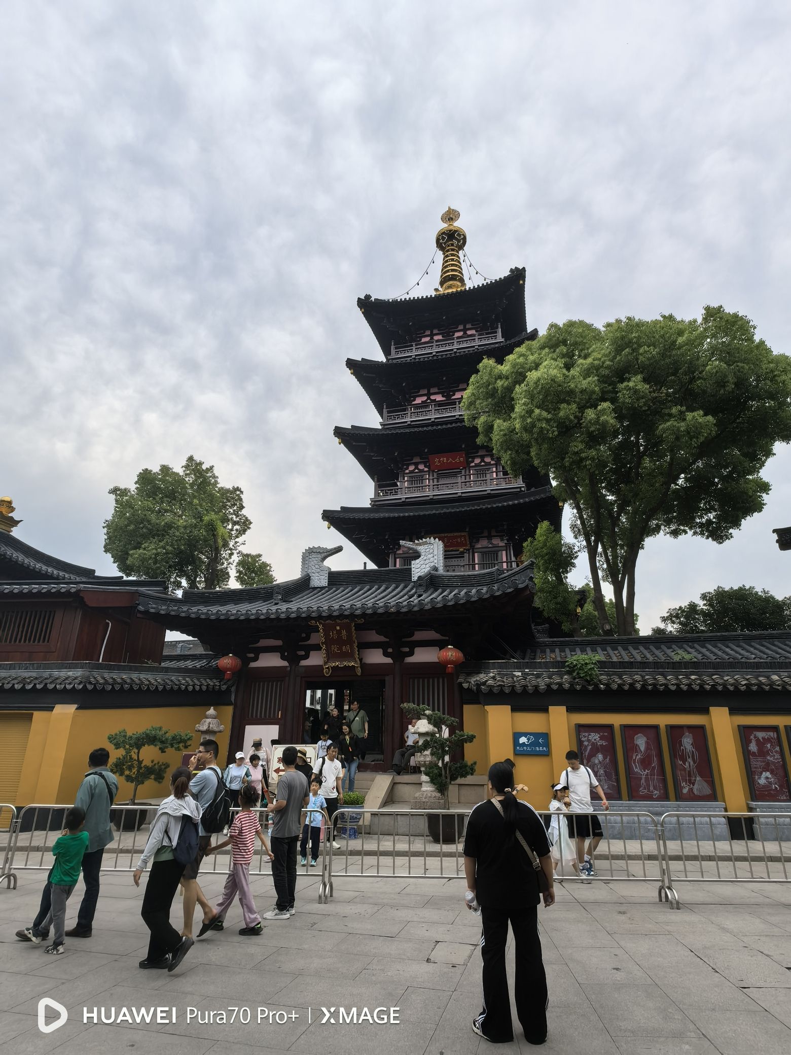 寒山寺铜勺浜地面停车场(出入口)