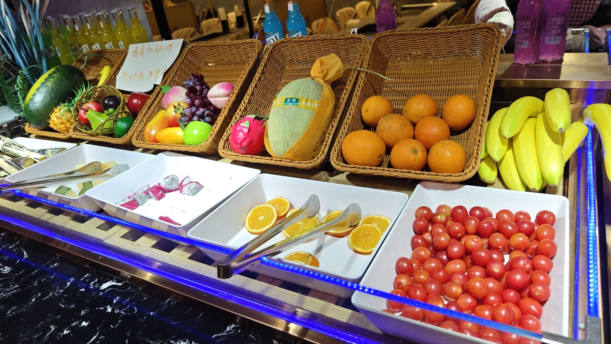 沿河汇吃自助餐厅