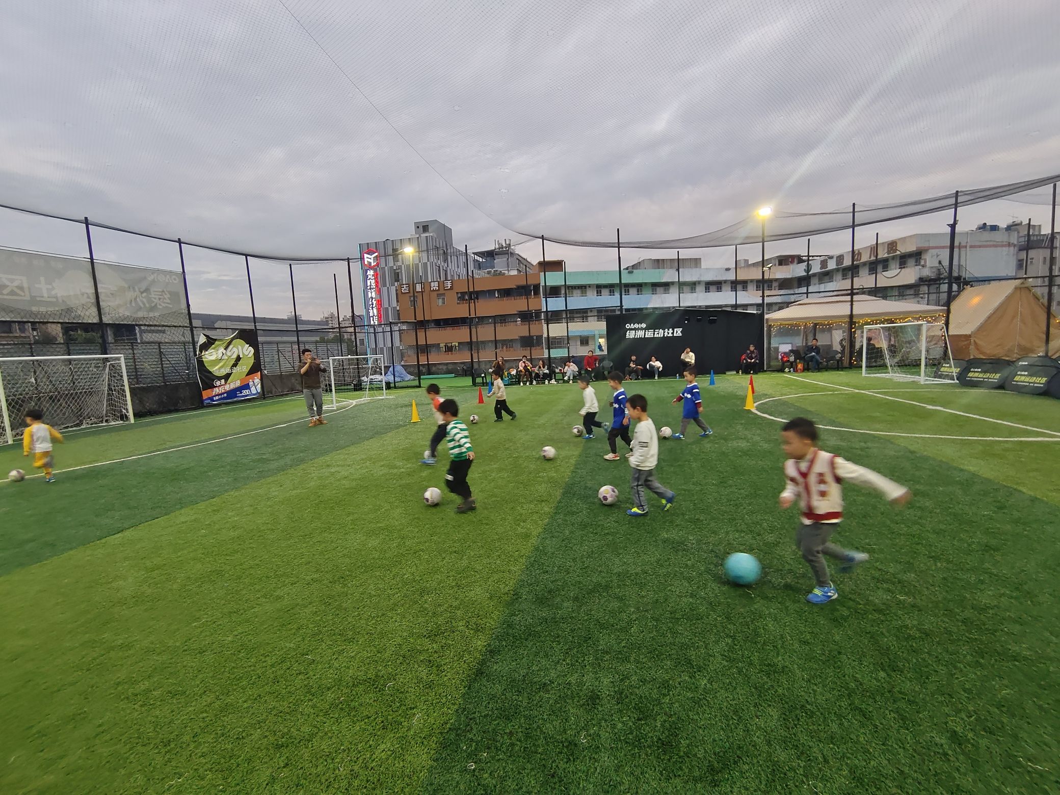 场地封面-绿洲天台足球场