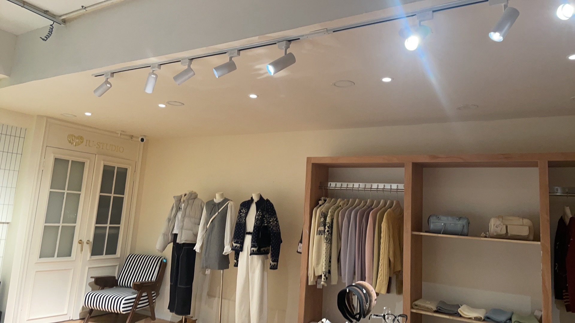 IU知恩家·服装店