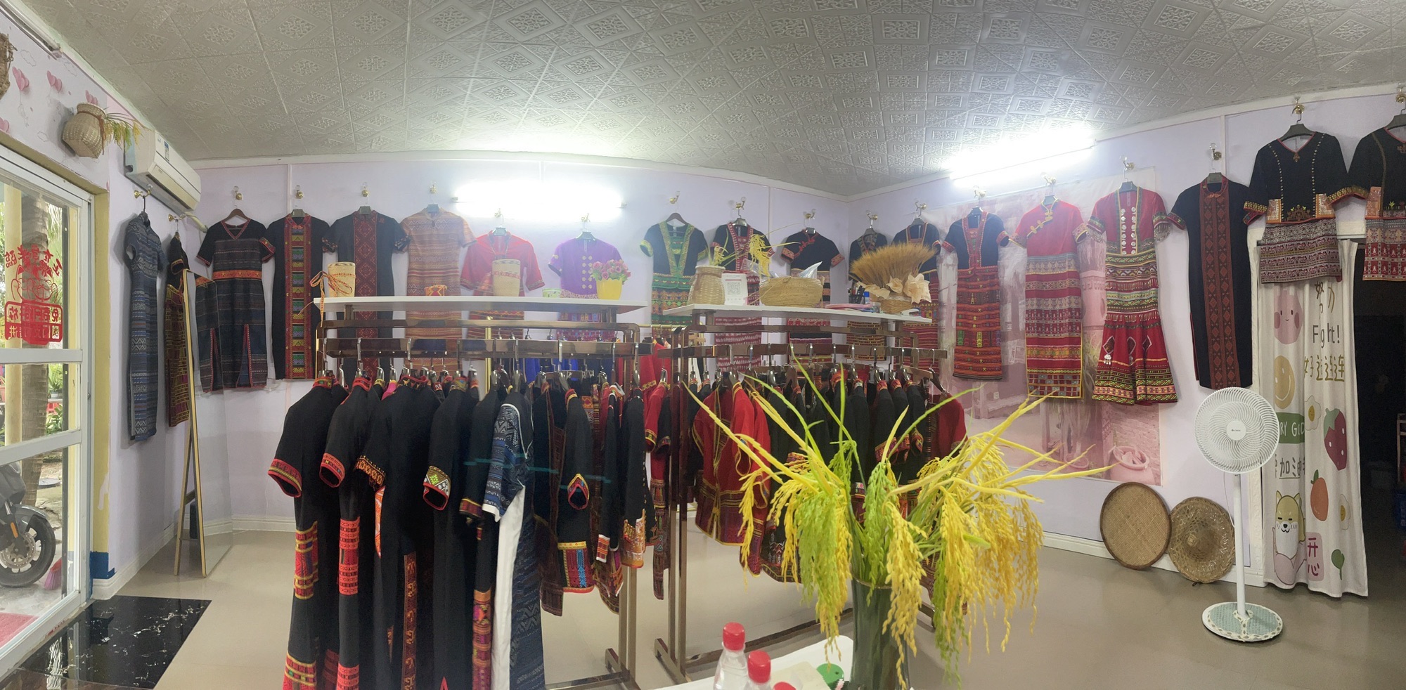 三亚黎族传统服装店