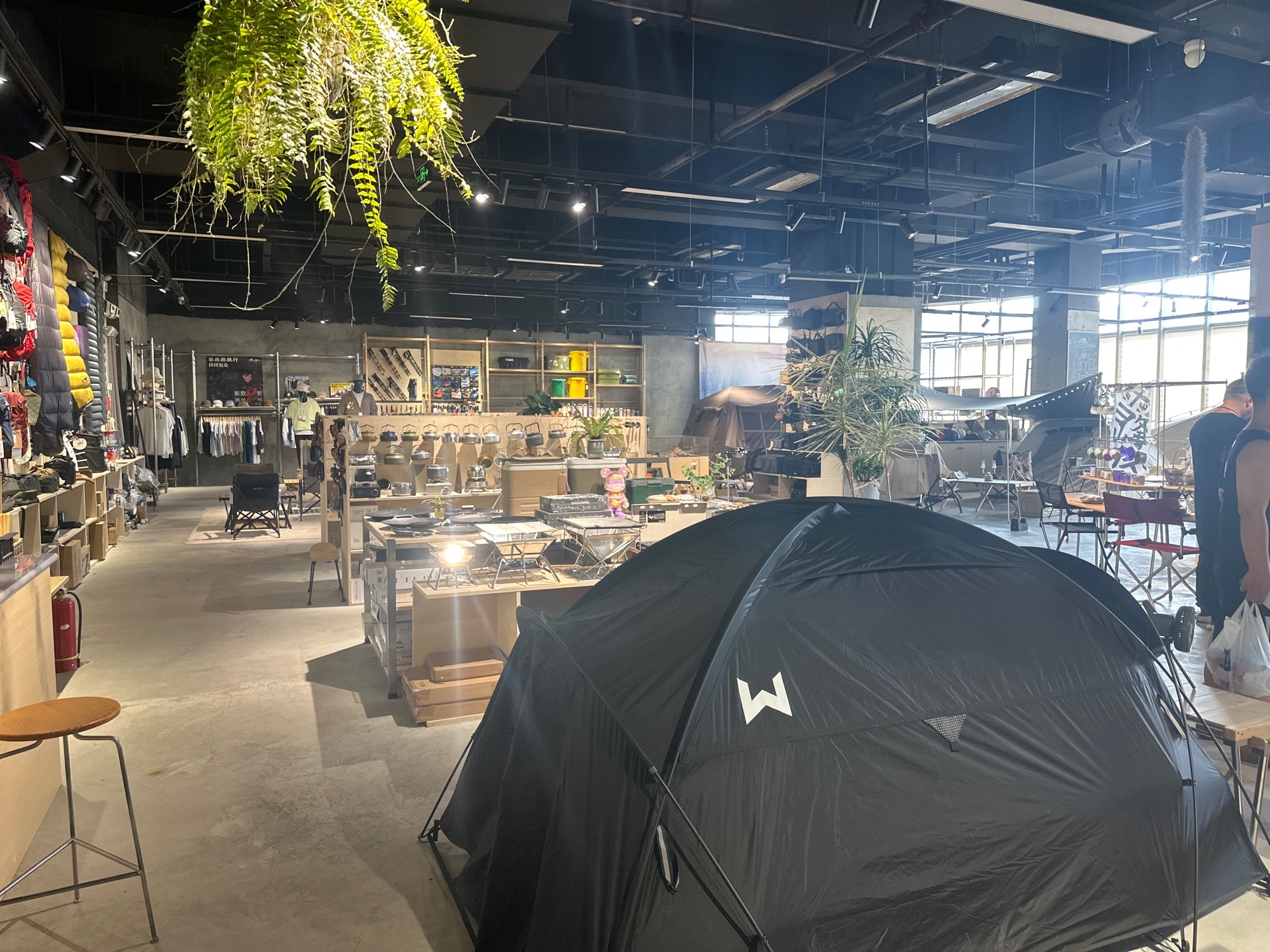 Mont Space户外露营装备集合店