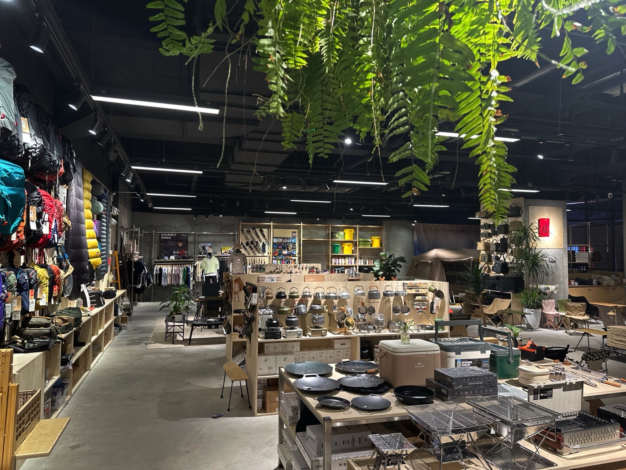 Mont Space户外露营装备集合店
