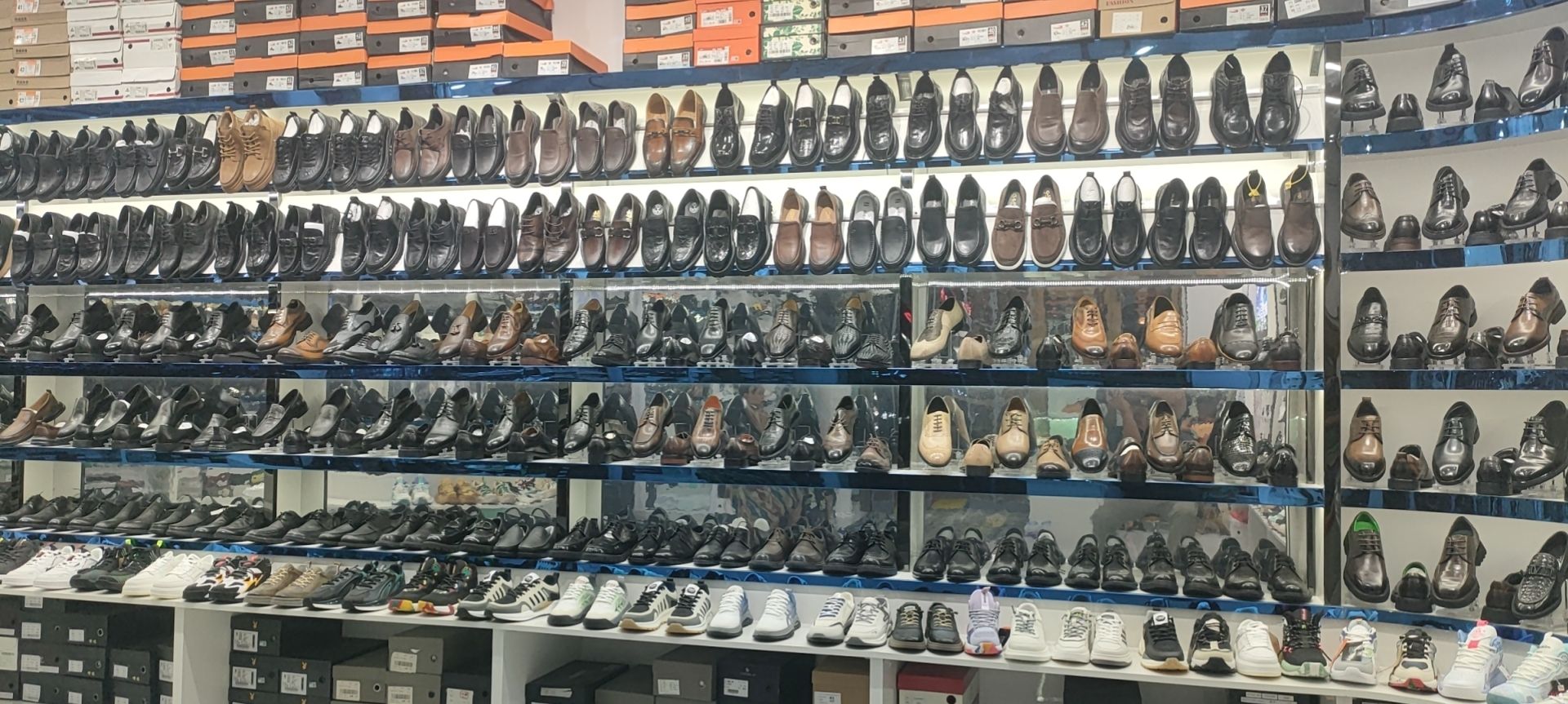 奔景坛皮鞋店