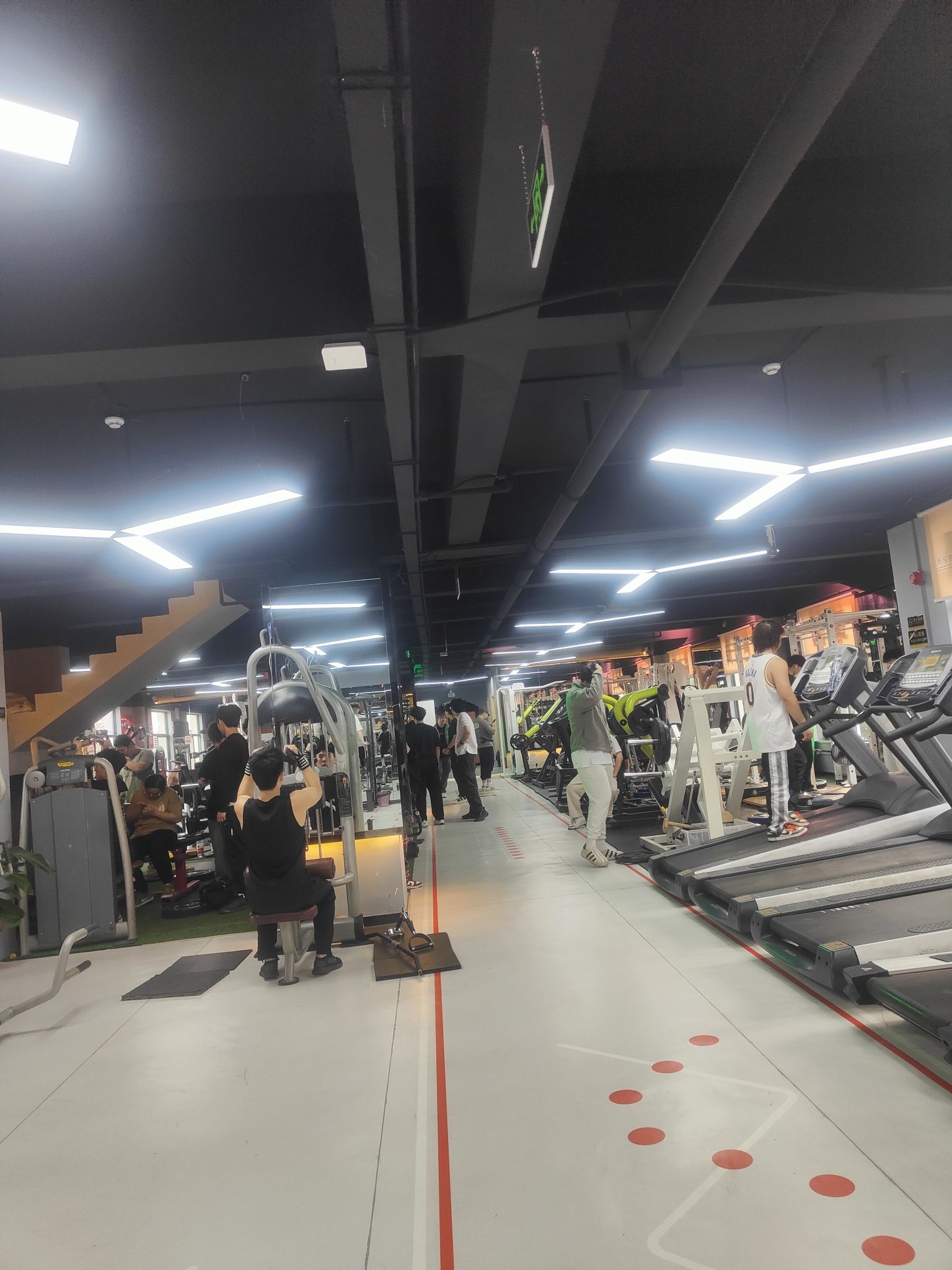 场地封面-雅琛健身会所(上海双高商务广场店)