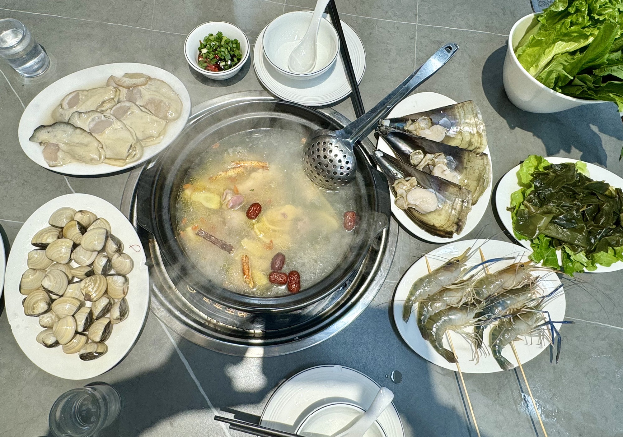 蚝城横琴生蚝海鲜火锅(桂花路店)