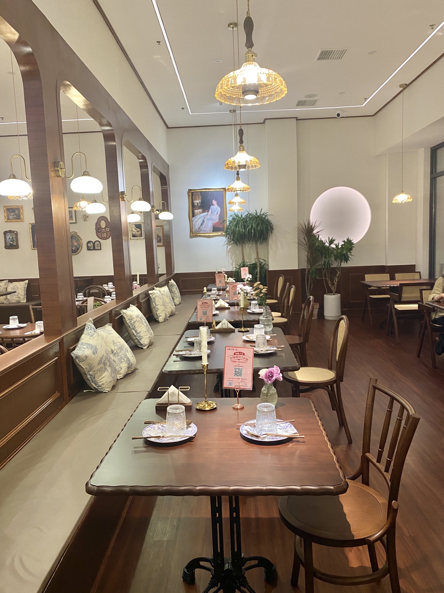 郴州市苏仙区后里HOLY西餐厅