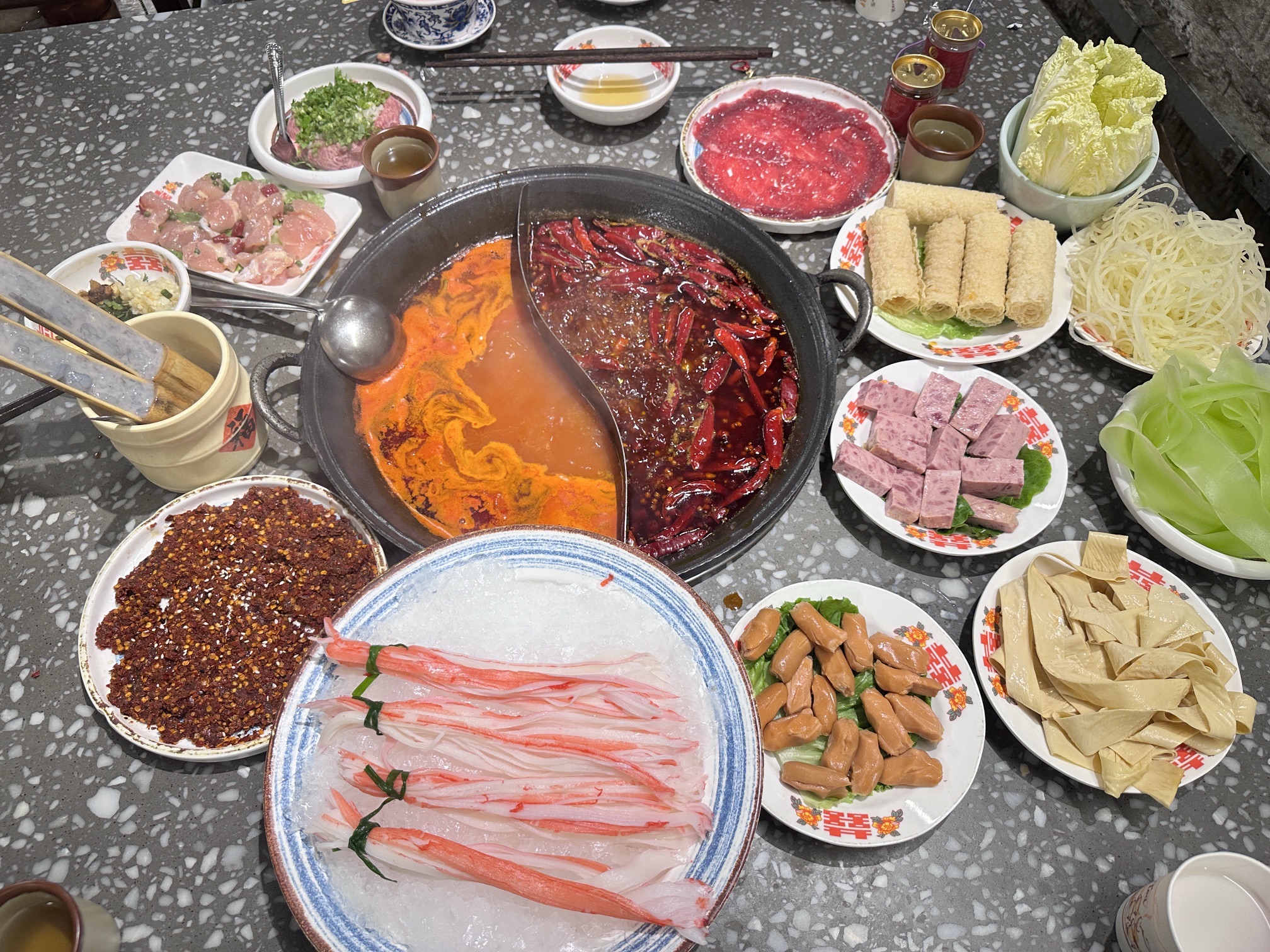 红九格老火锅·防空洞火锅(解放碑店)