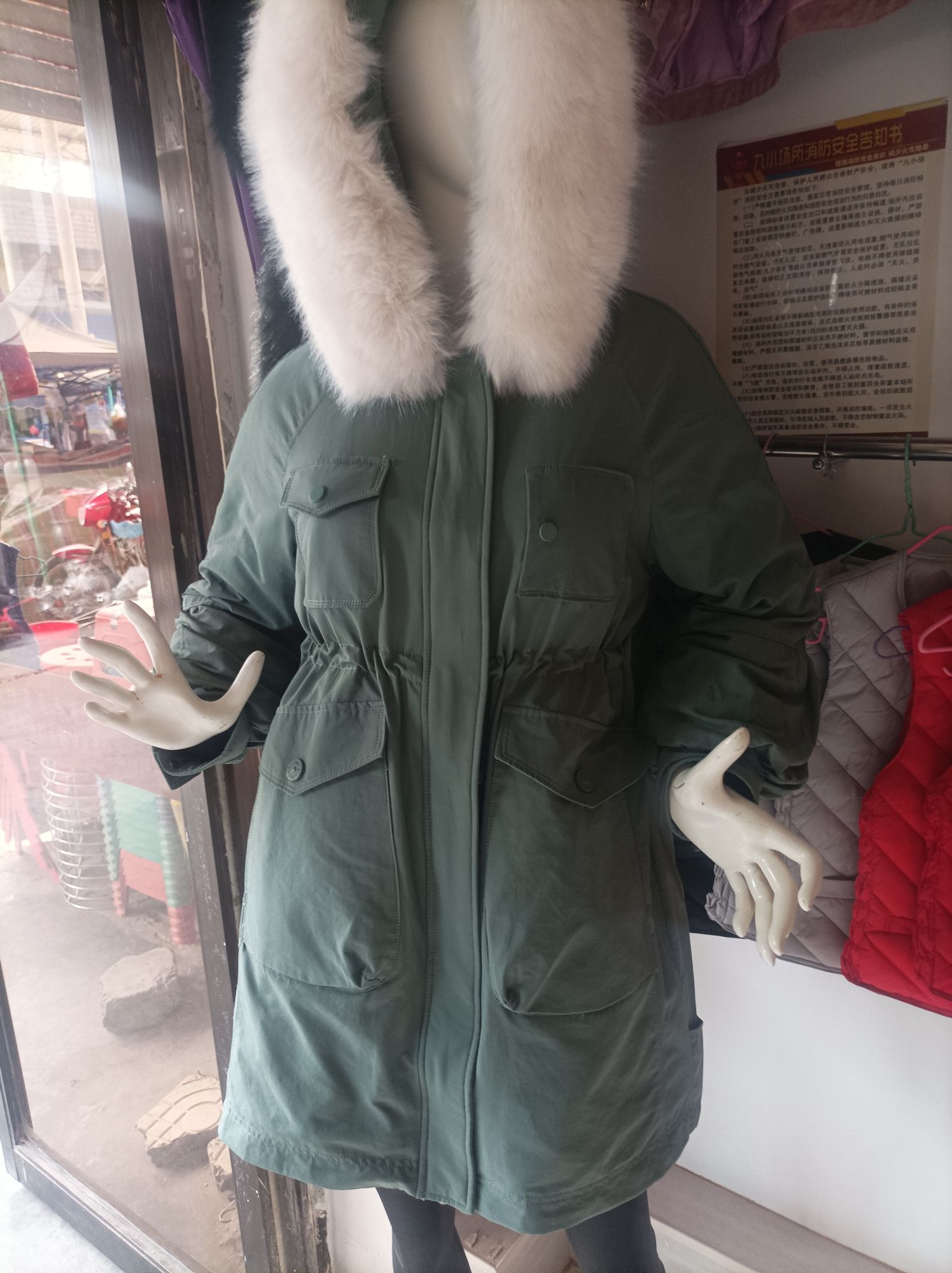 阿拉尔市冬衣羽绒服定制店