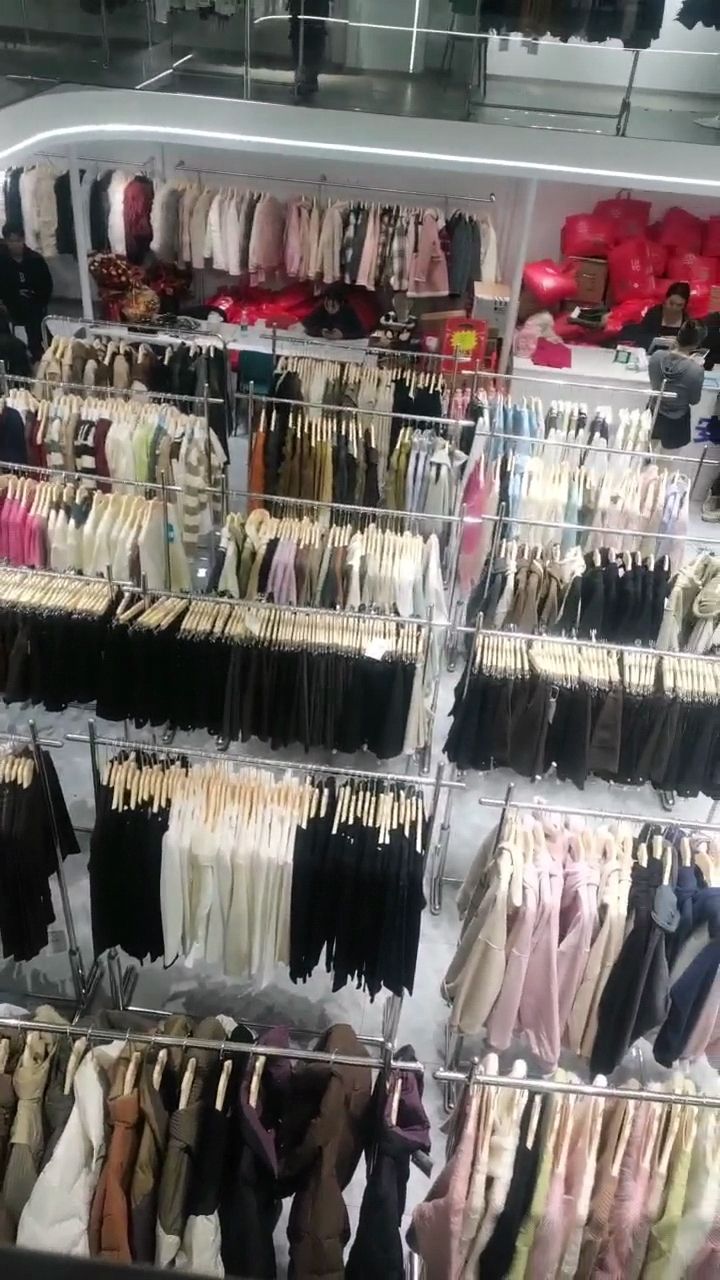 彩安米自助仓储女装(义乌吾悦广场店)
