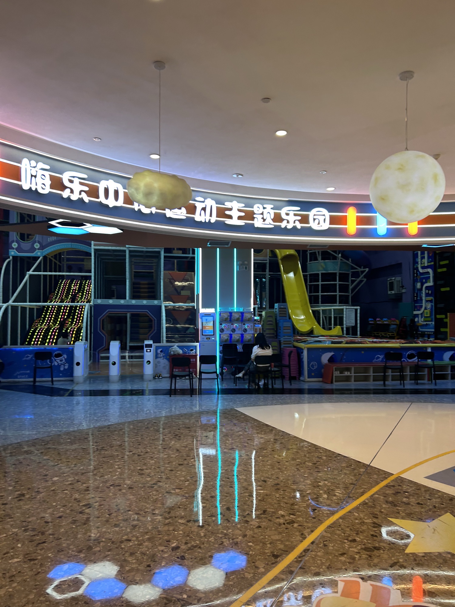 嗨乐运动俱乐部(瑞鼎城悦容汇)