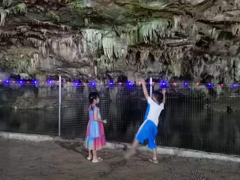 岩和山洞旅行图片 1