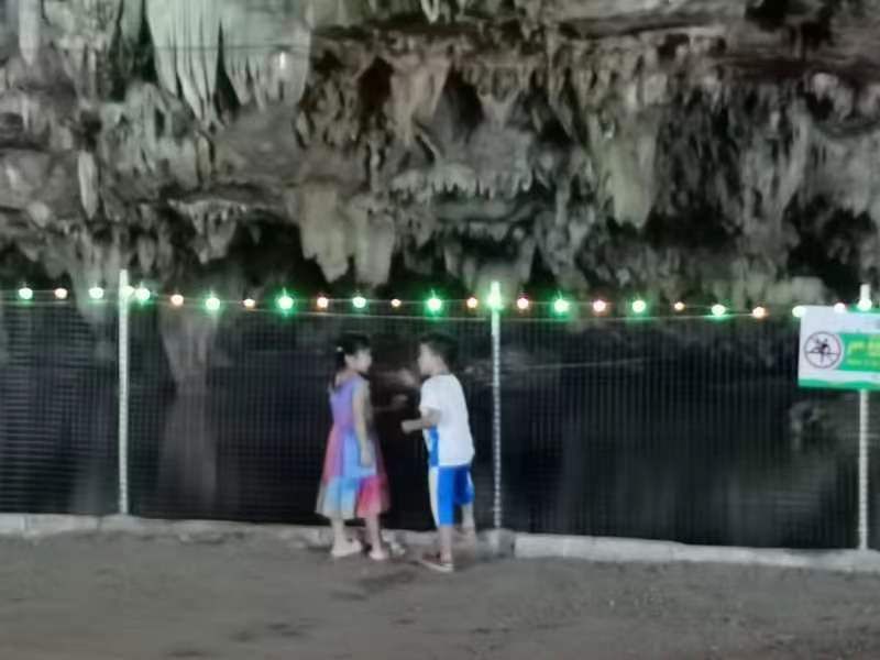 岩和山洞旅行图片 2