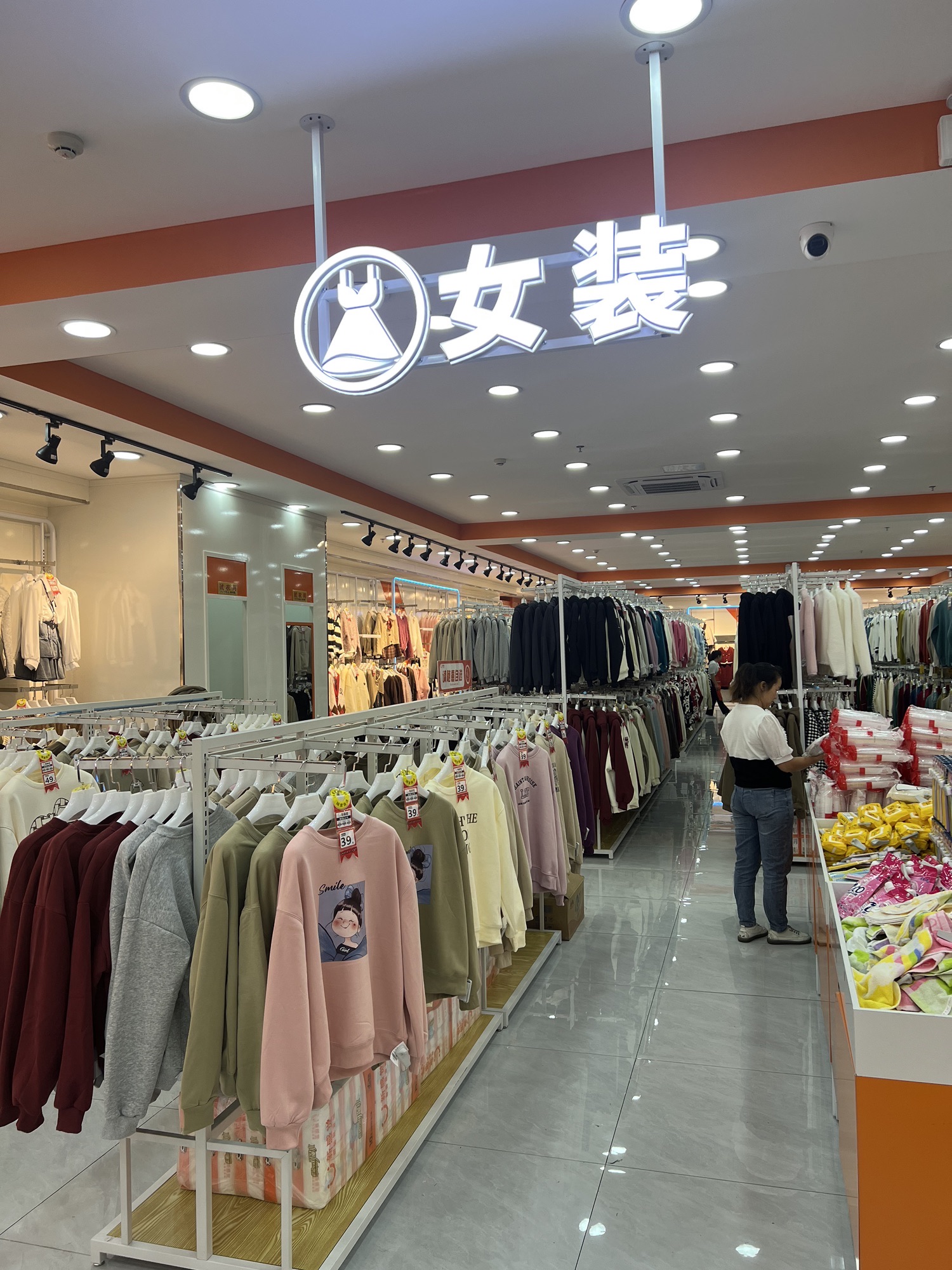新感觉服装批发城鹿寨店