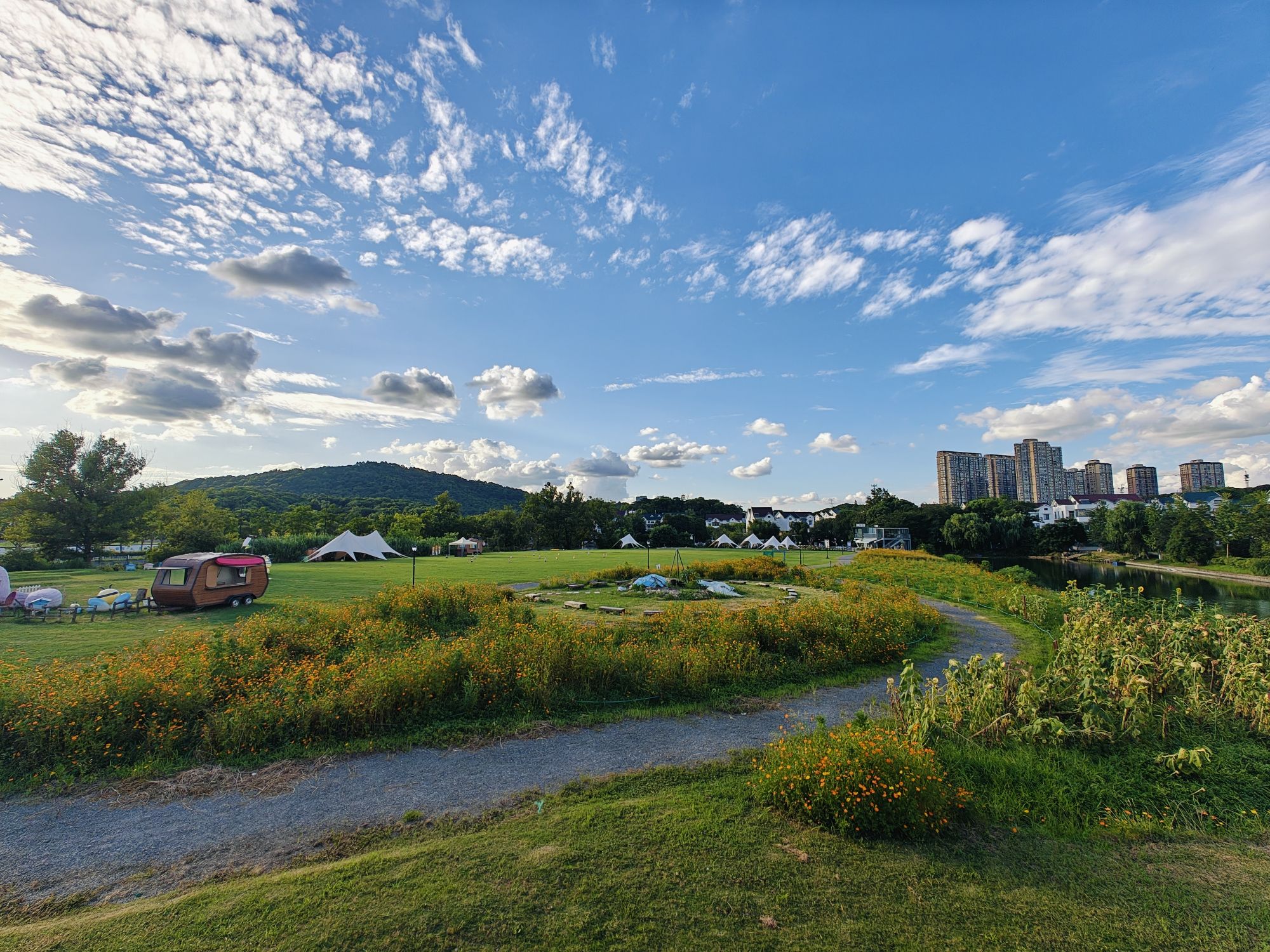 场地封面-滚草皮营地