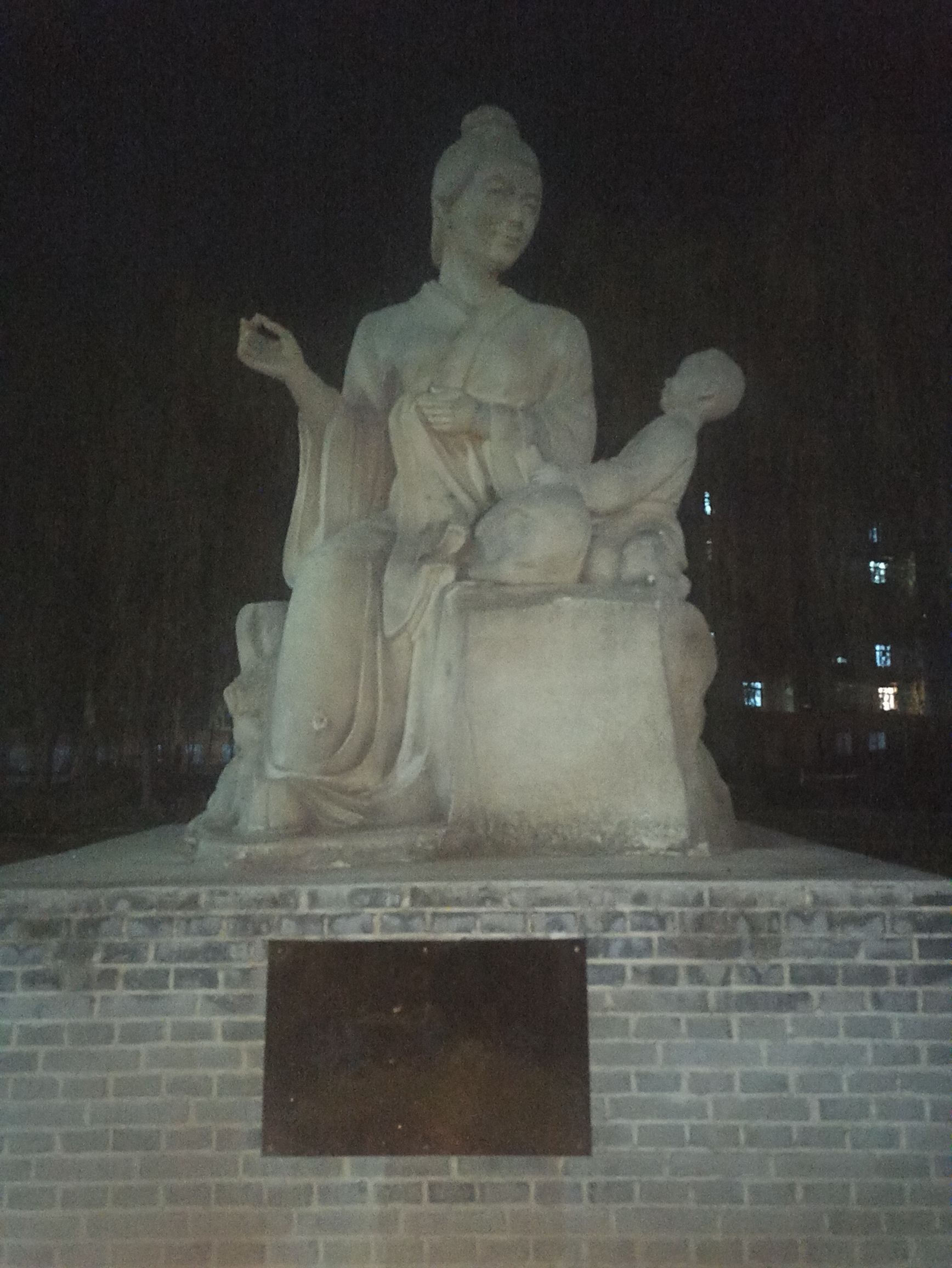 游子吟雕像