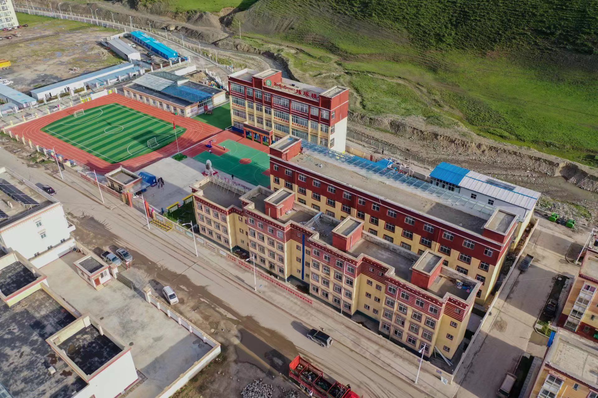青泥洞乡玉龙小学