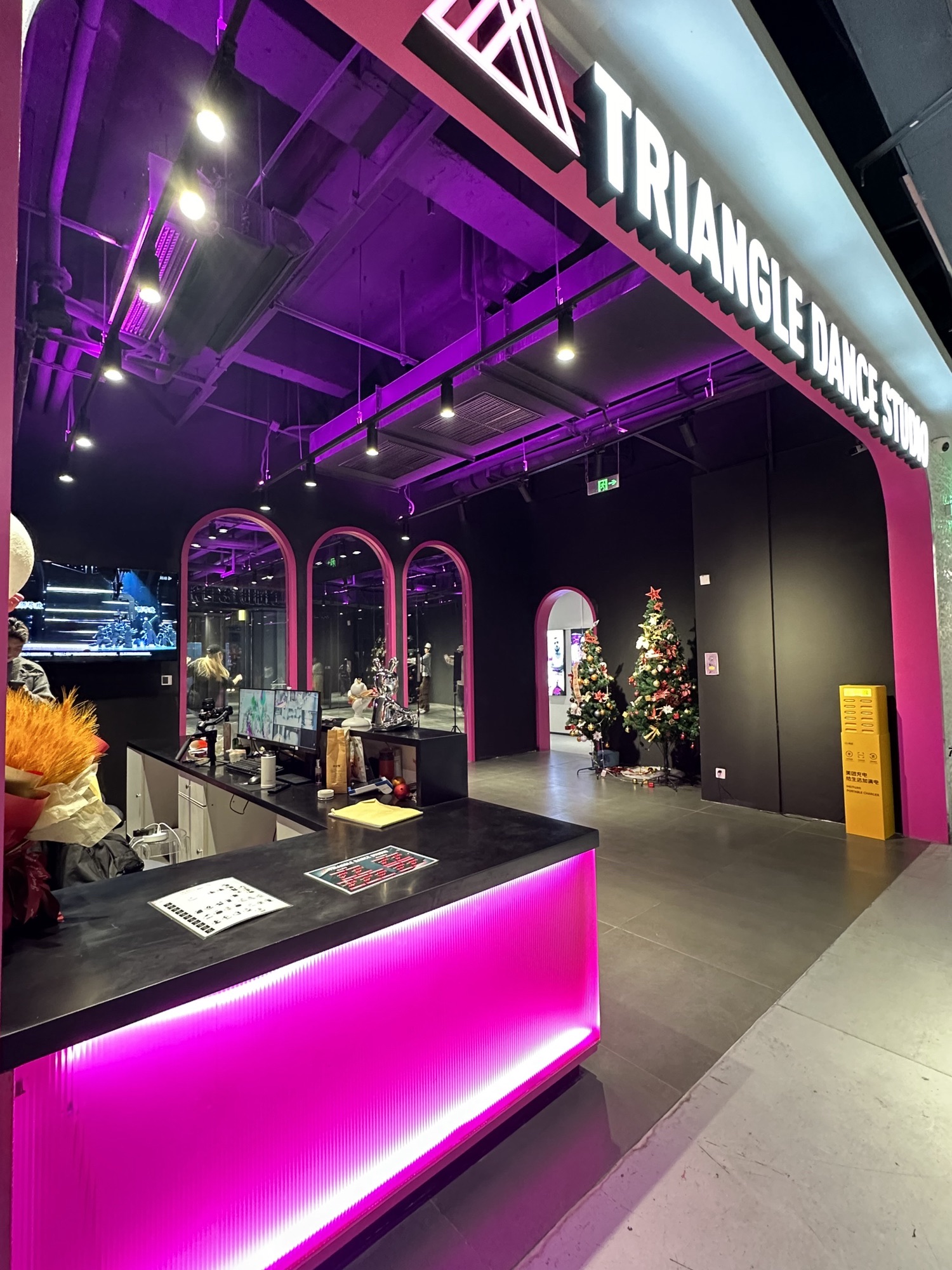 场地封面-TRIANGLEDANCE舞蹈厂牌