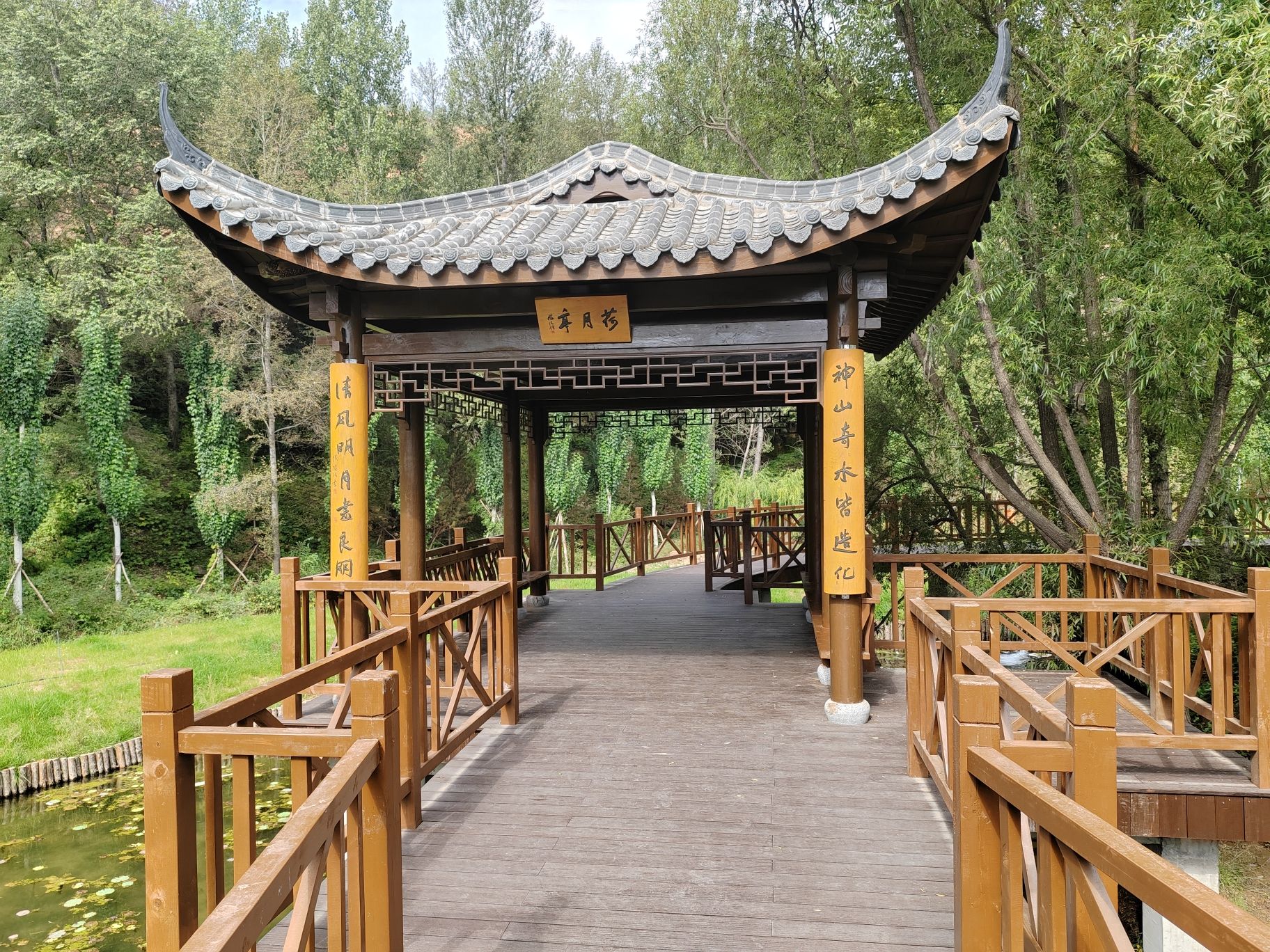 野林托拉瀑布景区