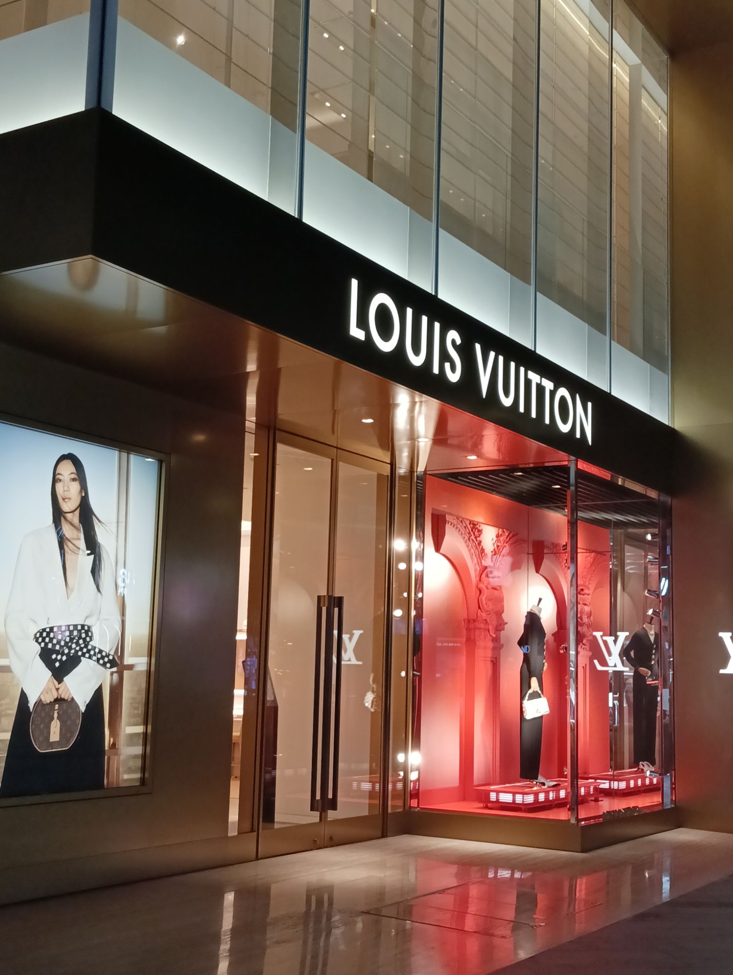 LV路易威登(杭州湖滨银泰in77A区北区店)