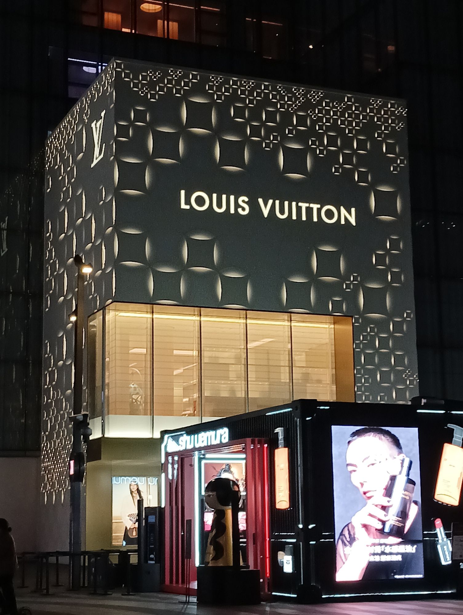 LV路易威登(杭州湖滨银泰in77A区北区店)