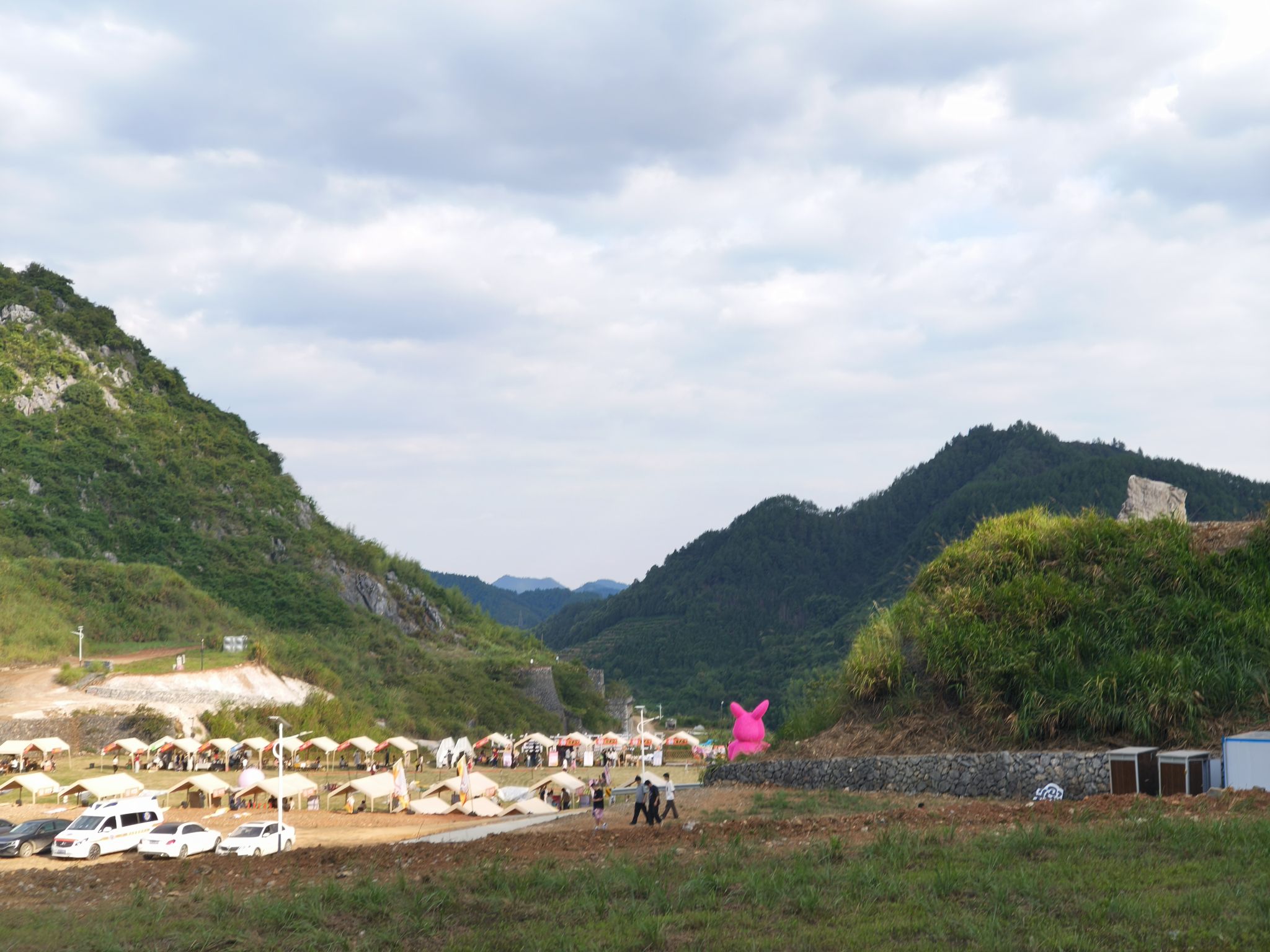 路里矿坑营地