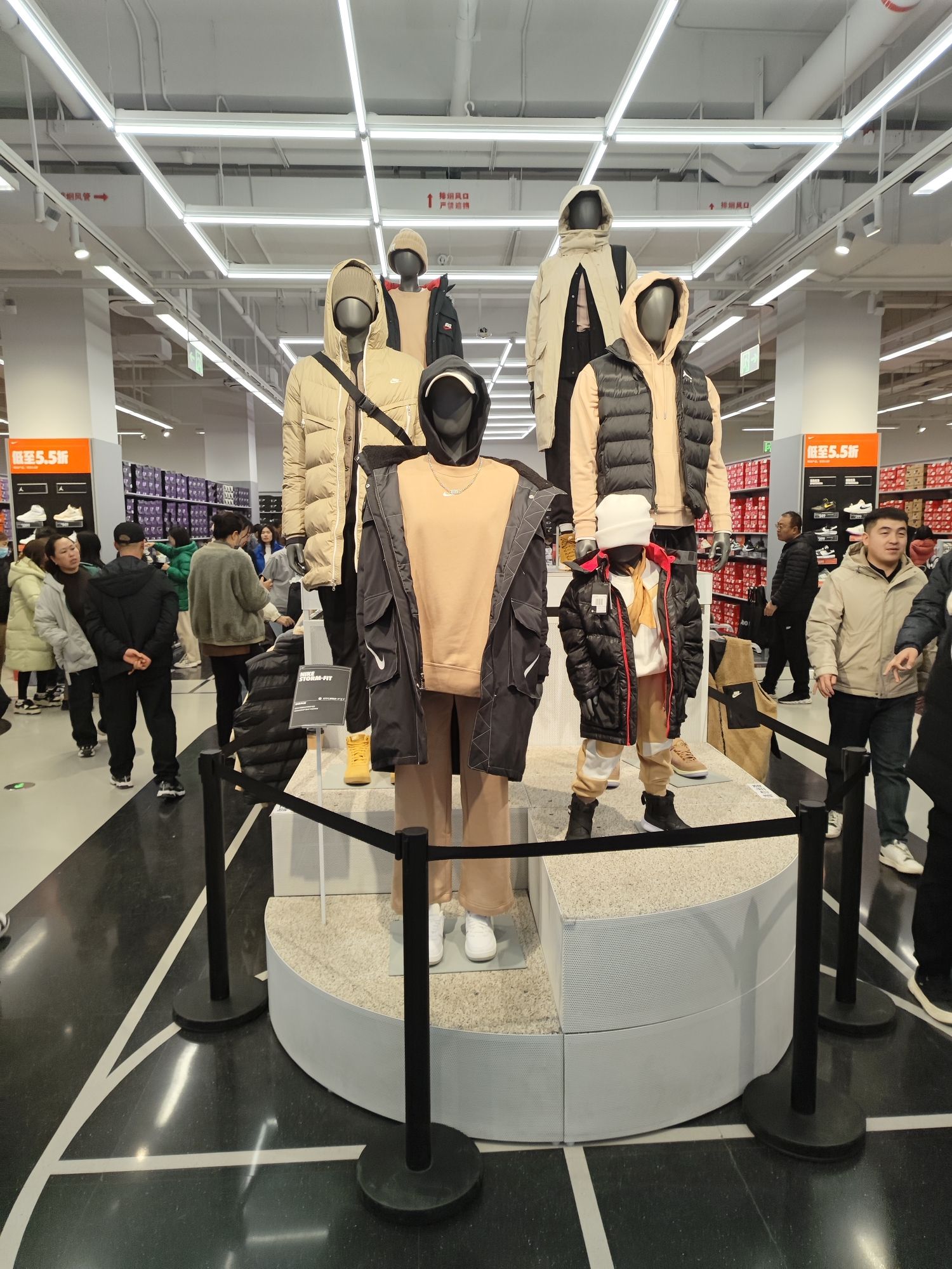 耐克(太原天美杉杉奥特莱斯店)