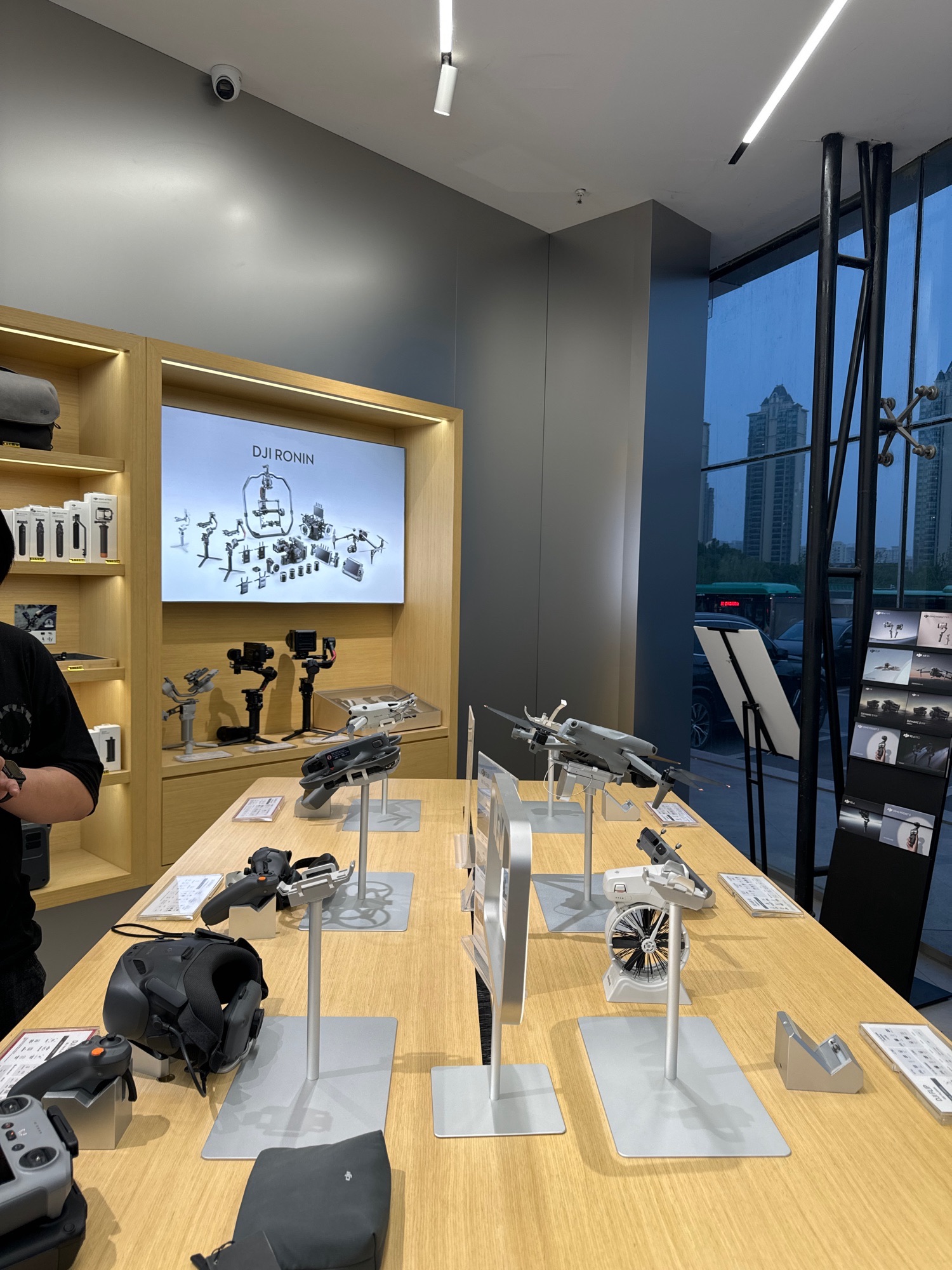 DJI大疆郑州赛博数码港授权体验专区(数码港大厦店)