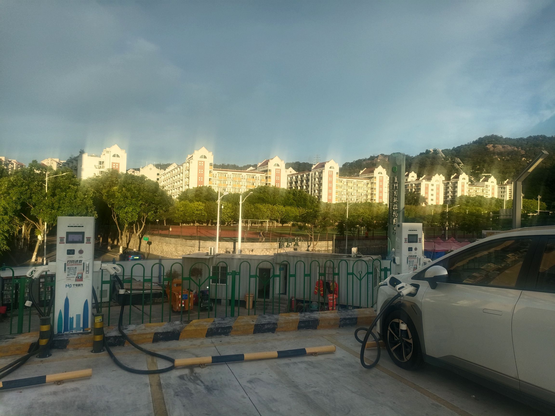 小桔充电汽车充电站(厦门曾厝垵植物园充电站)