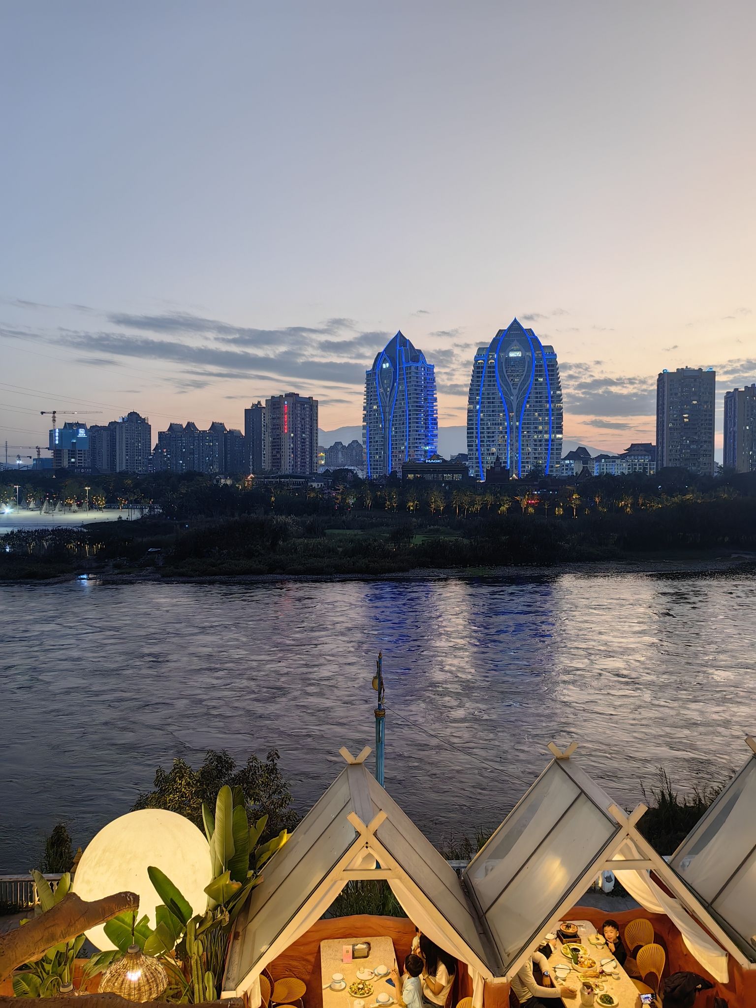 湄南·江景日落餐厅