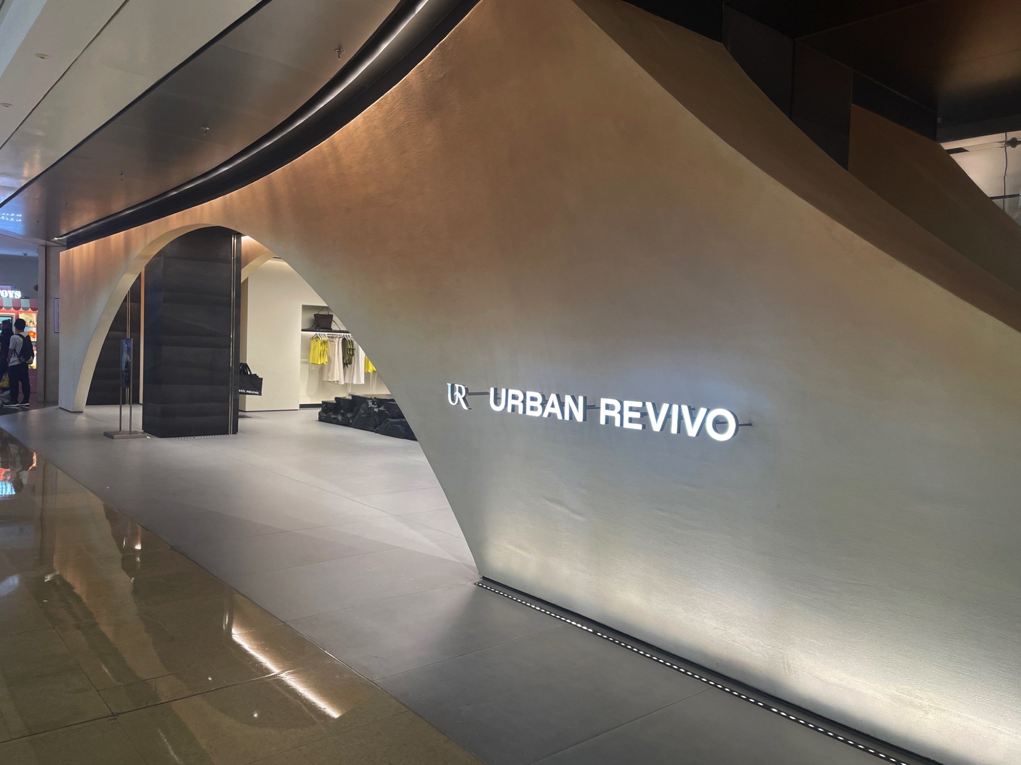 URBAN REVIVO(深圳皇庭广场店)